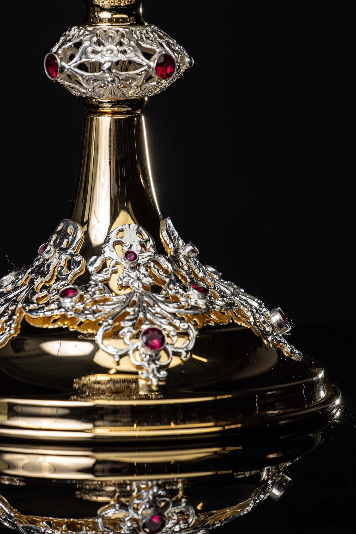 Handcrafted gilded chalice decorated with rubies LB/KL/003/ZS 21,5CM - CHASUBLES.COM