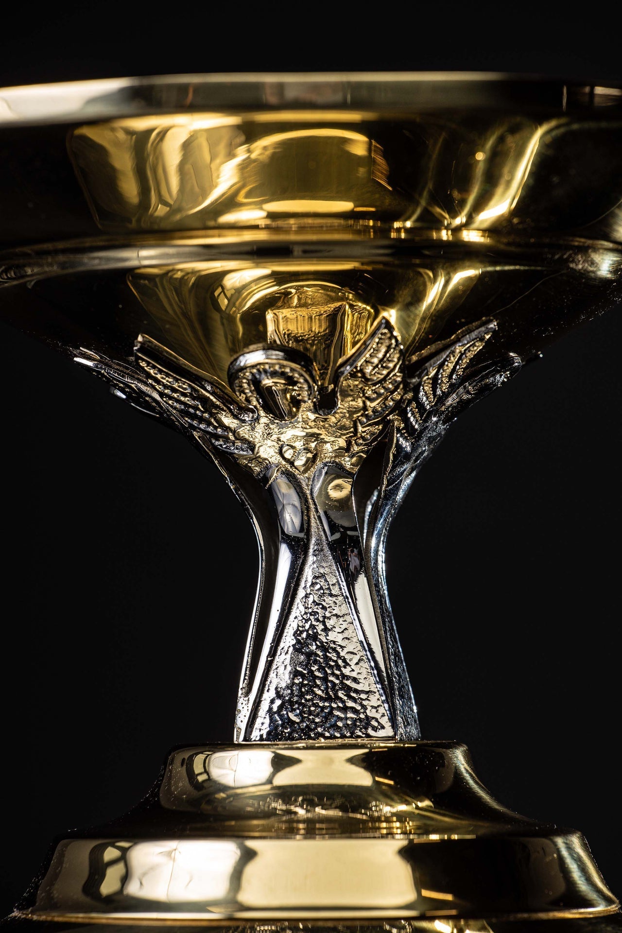 Handcrafted Gold-Plated Brass Monstrance Throne LB/TRN/002/ZS 22x24x25CM - CHASUBLES.COM