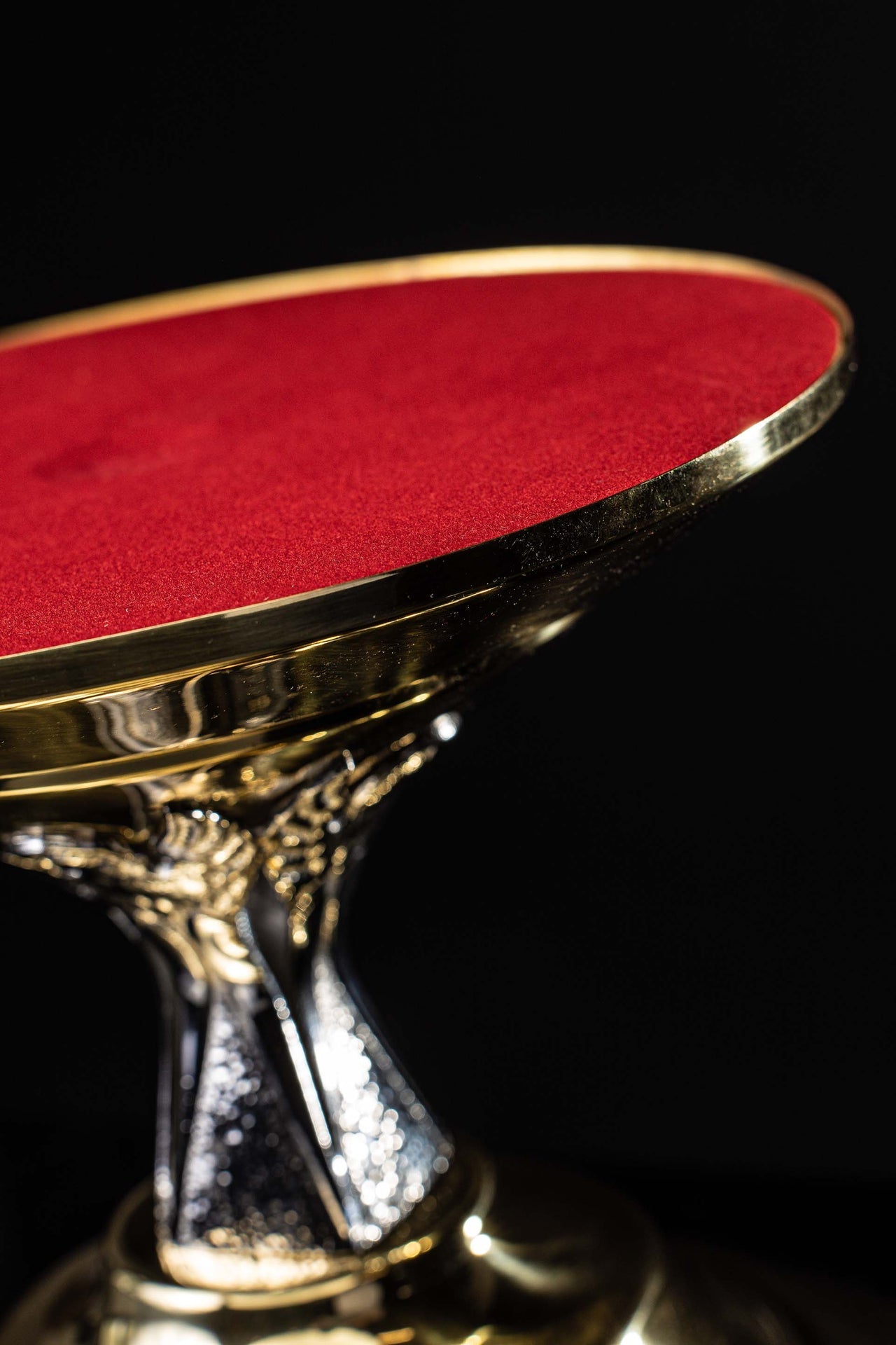 Handcrafted Gold-Plated Brass Monstrance Throne LB/TRN/002/ZS 22x24x25CM - CHASUBLES.COM