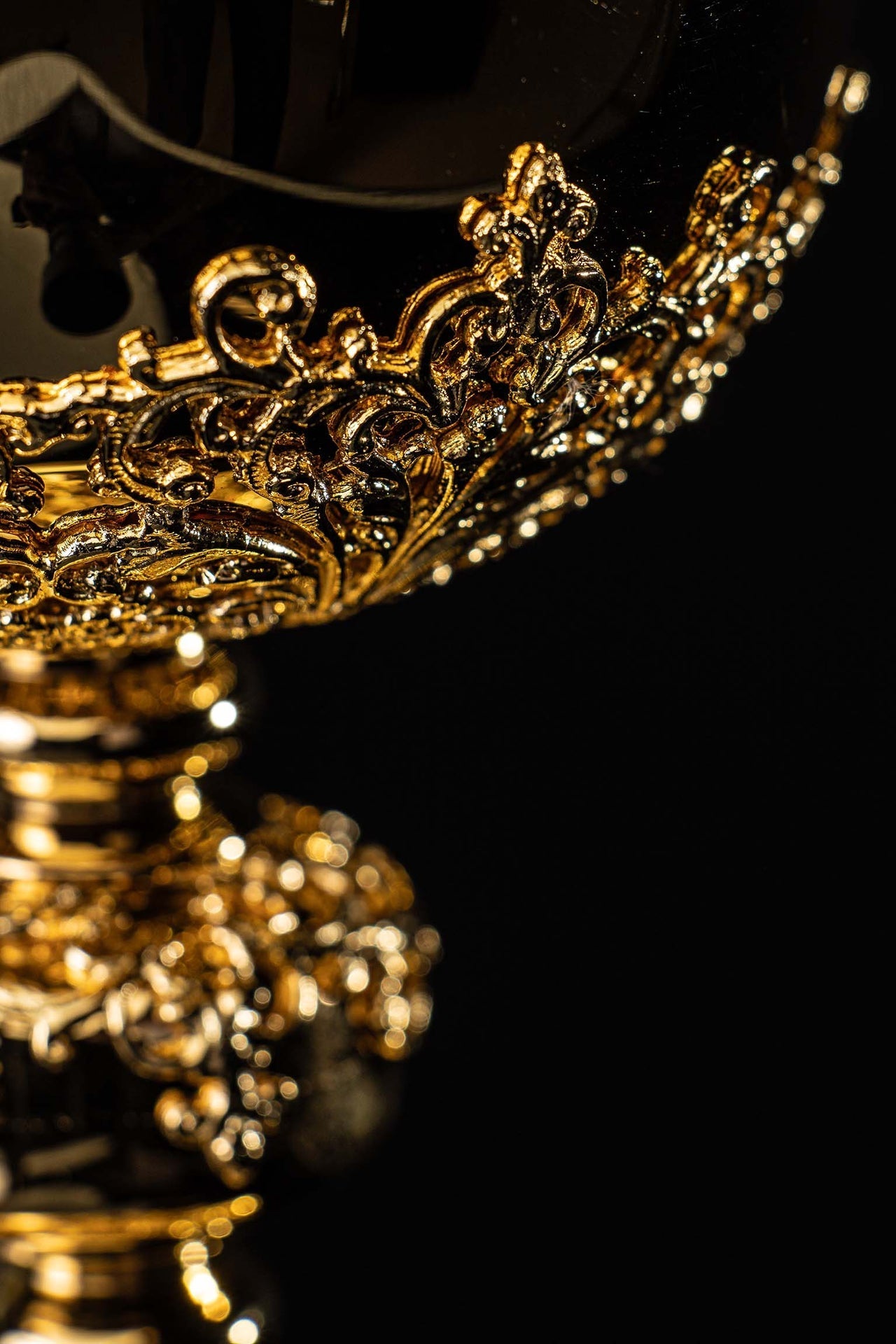 Handcrafted Gold-Plated Ciborium Adorned with Sapphires KNR/0319 30CM - CHASUBLES.COM