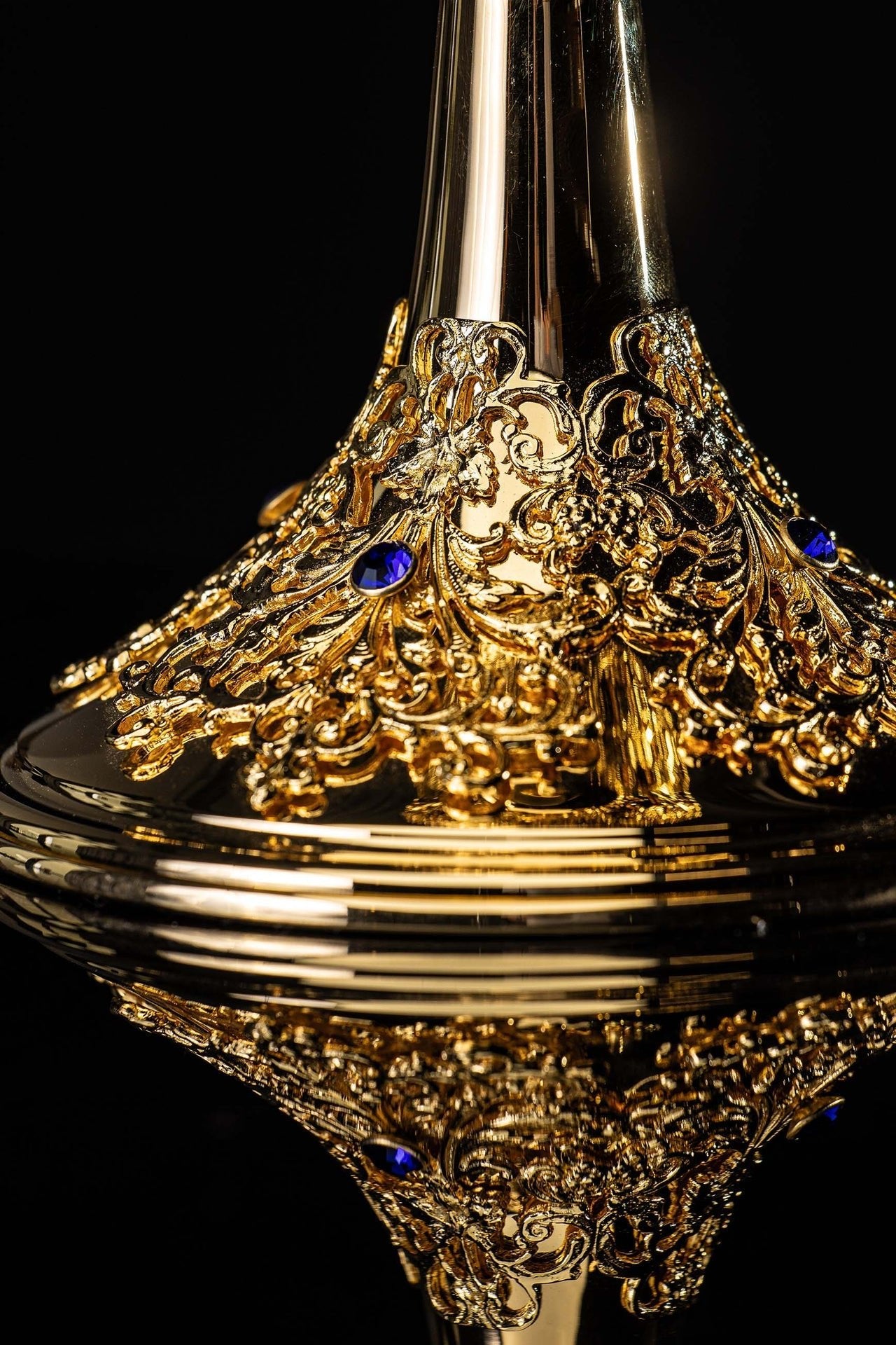 Handcrafted Gold-Plated Ciborium Adorned with Sapphires KNR/0319 30CM - CHASUBLES.COM