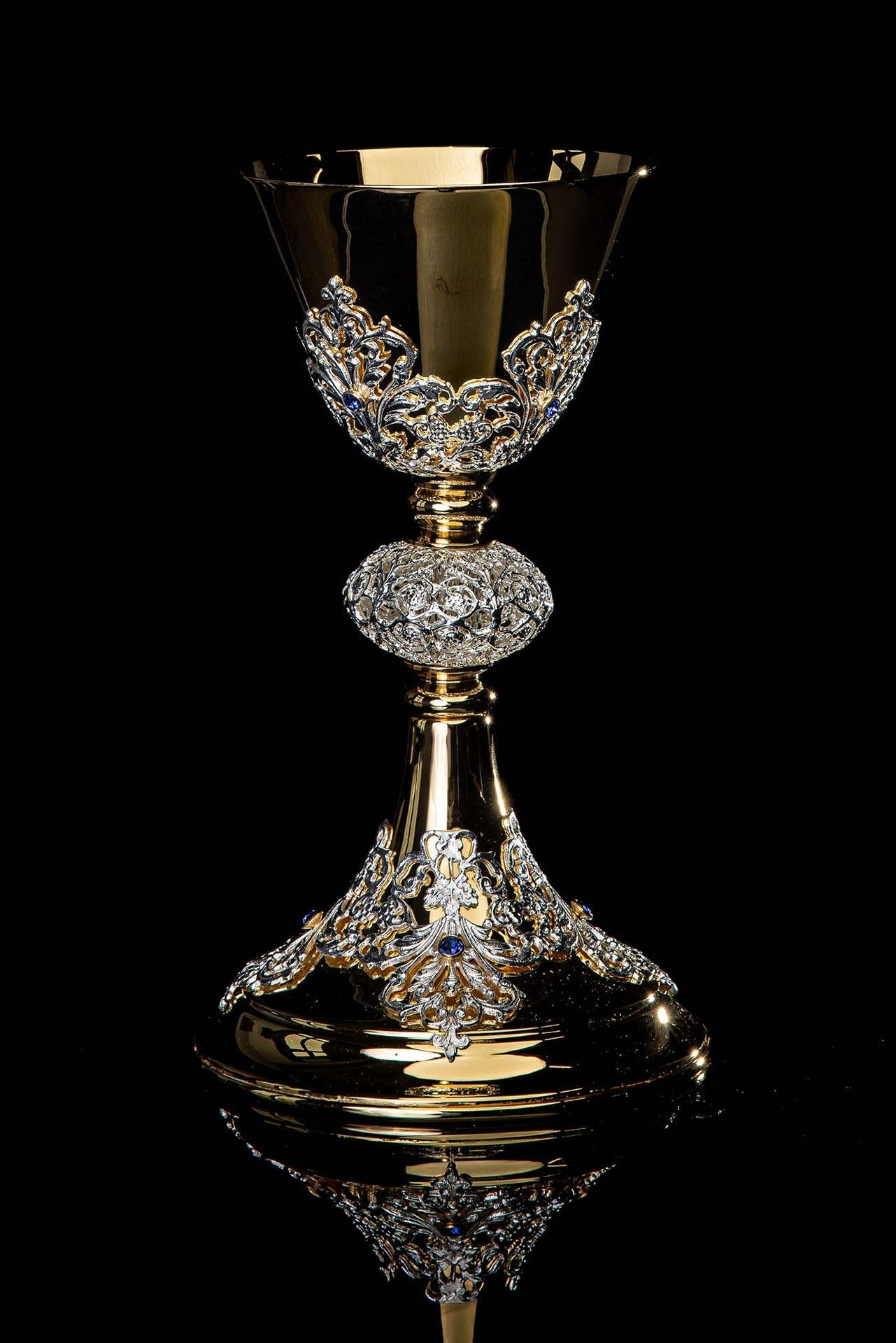 Handcrafted Gold-Plated Mass Chalice Adorned with Sapphires KNR/0220 22CM - CHASUBLES.COM