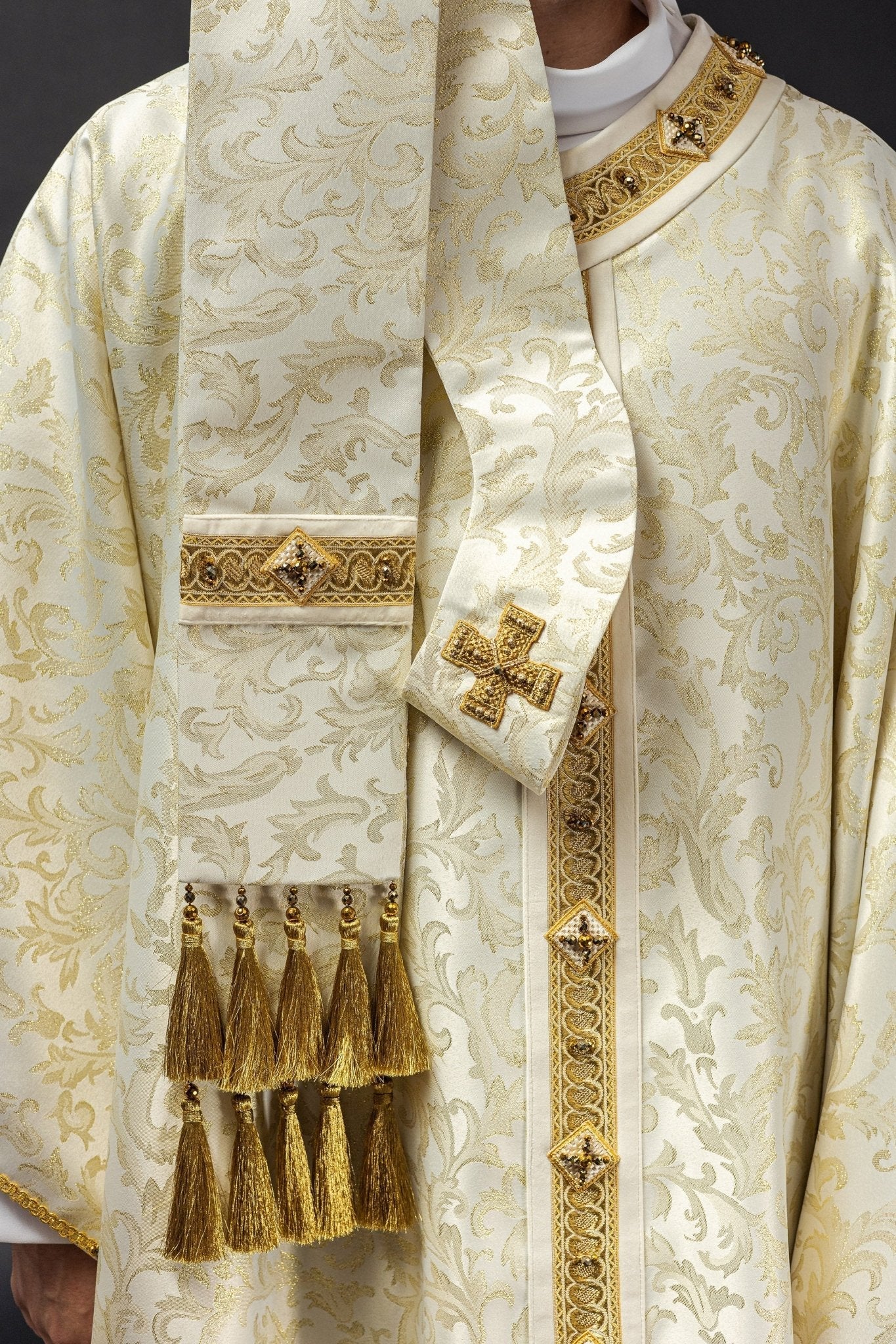 Handmade chasuble made of natural Italian fabric 7003 HM/7003/05/90 - HAFTINAUSA.COM
