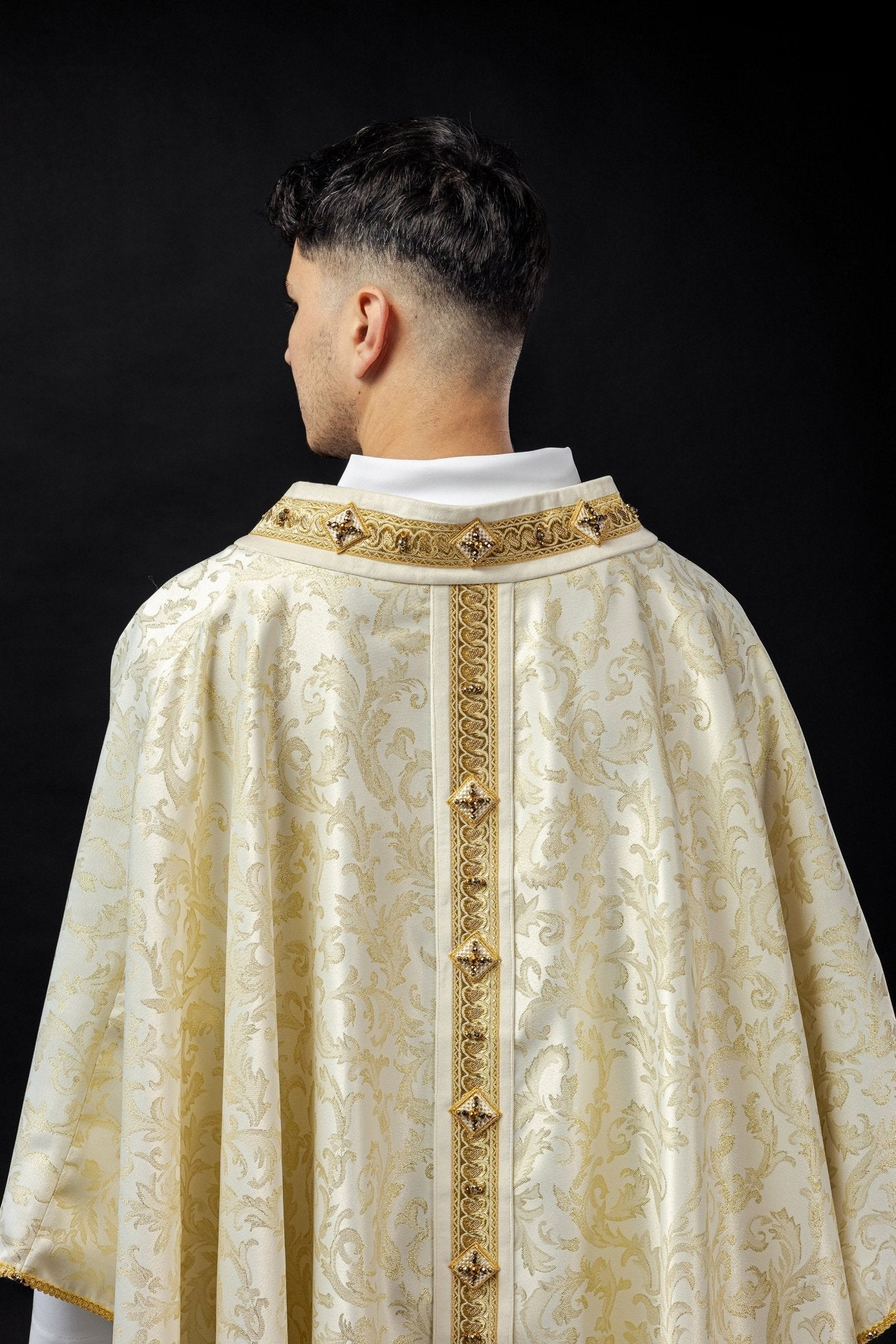 Handmade chasuble made of natural Italian fabric 7003 HM/7003/05/90 - HAFTINAUSA.COM