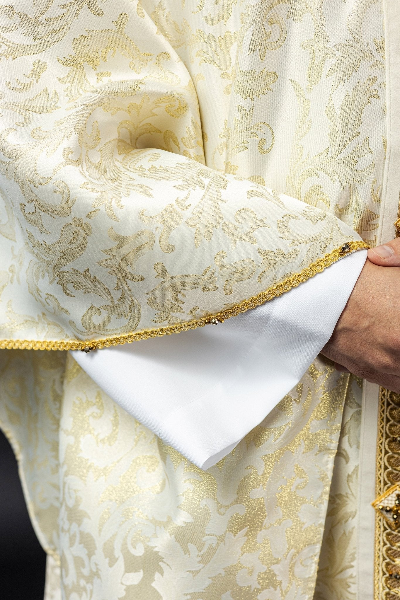 Handmade chasuble made of natural Italian fabric 7003 HM/7003/05/90 - HAFTINAUSA.COM
