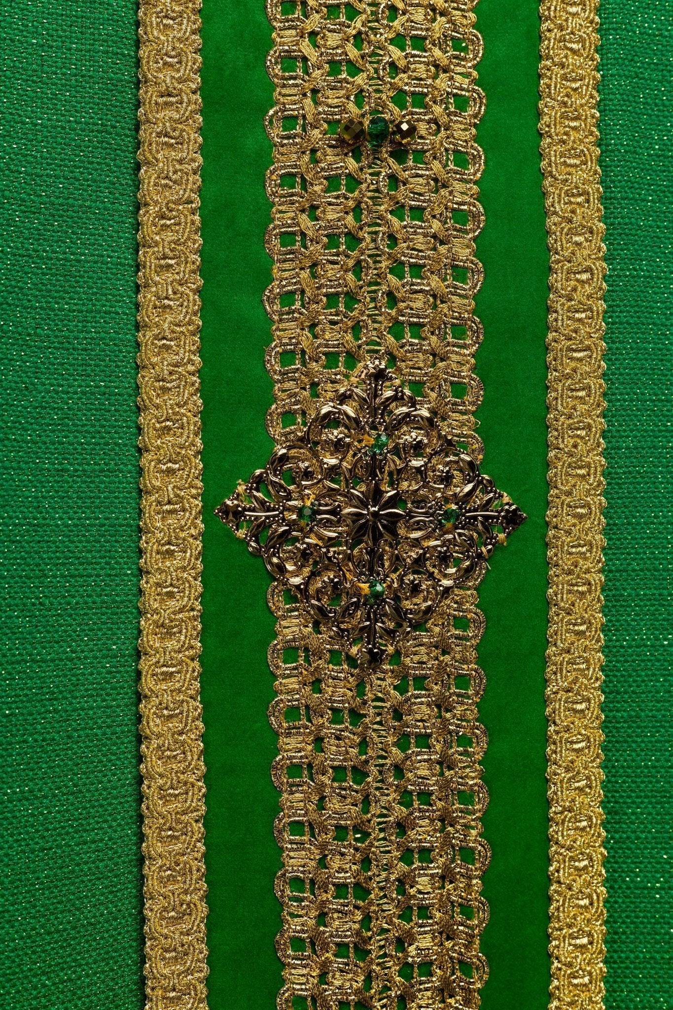 Handmade chasuble with natural stones Handmade 7001 HM/7001/01/71/PA01 - HAFTINAUSA.COM