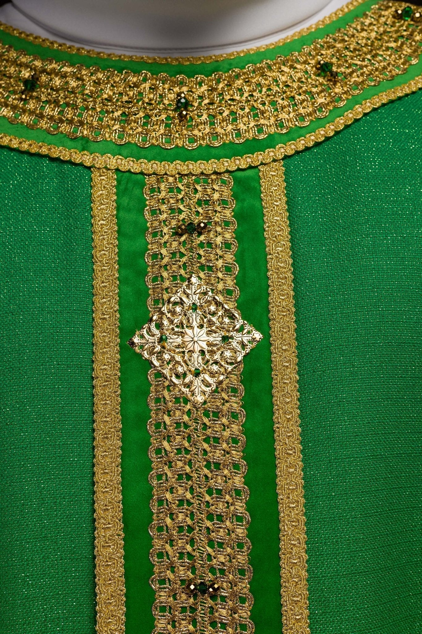 Handmade chasuble with natural stones Handmade 7001 HM/7001/01/71/PA01 - HAFTINAUSA.COM
