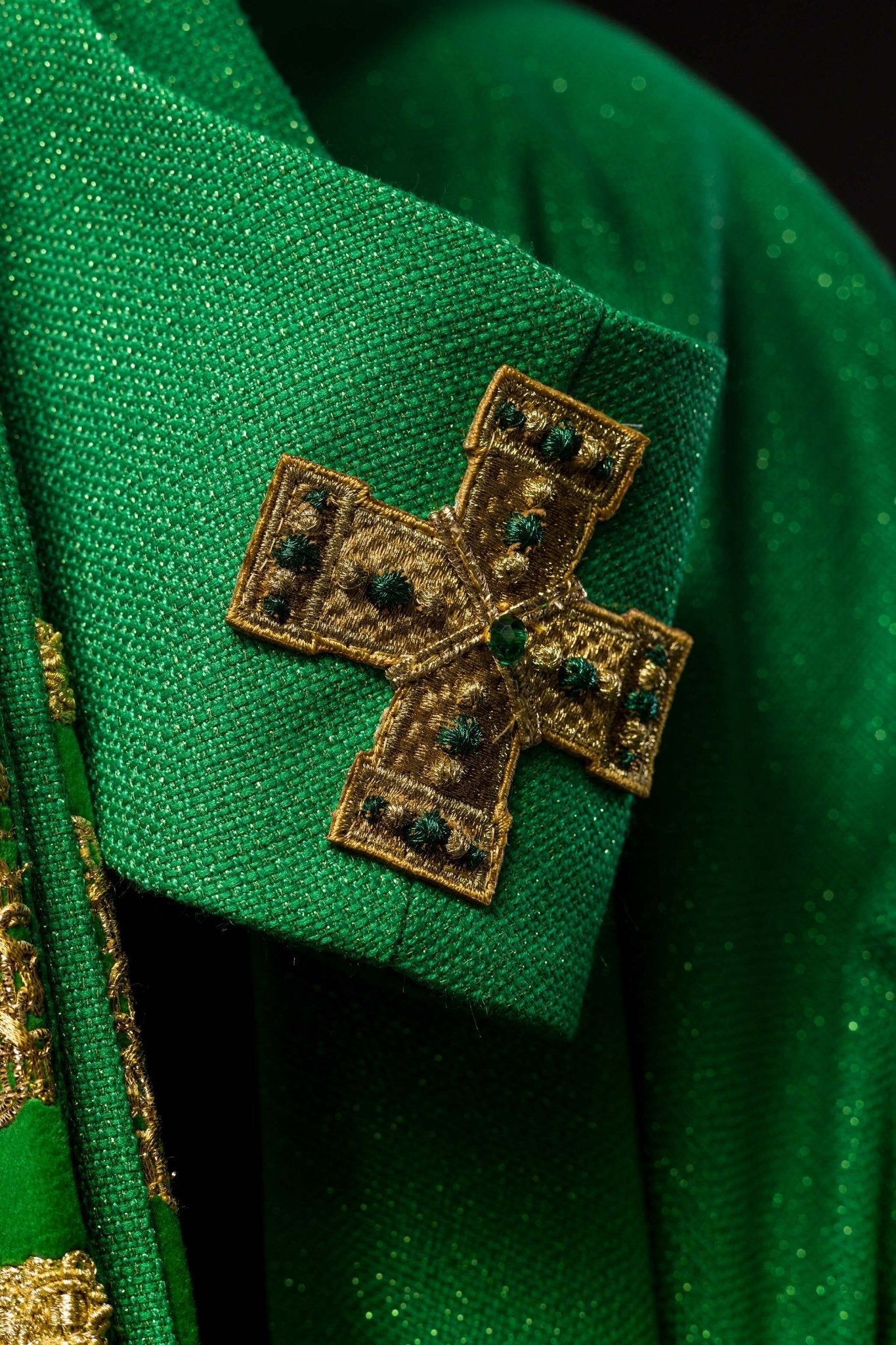 Handmade chasuble with natural stones Handmade 7001 HM/7001/01/71/PA01 - HAFTINAUSA.COM