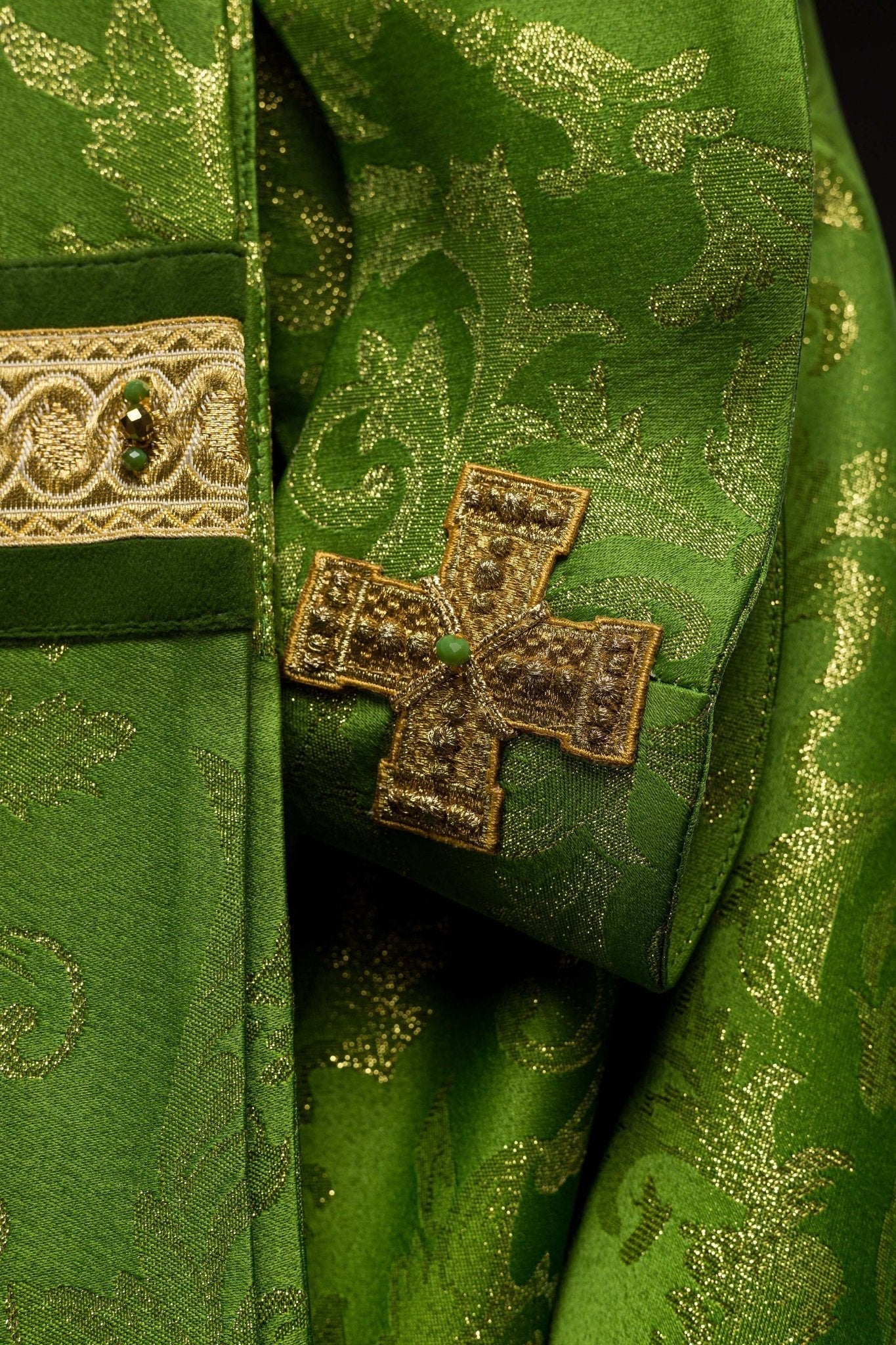 Handmade chasuble with natural stones Handmade 7003 HM/7003/01/90 - HAFTINAUSA.COM