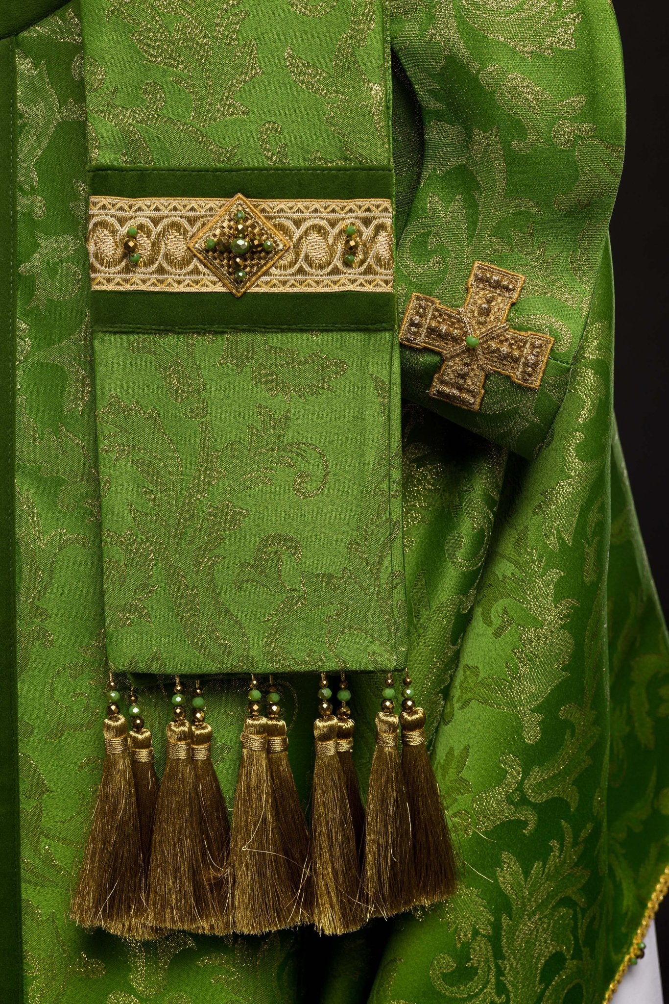 Handmade chasuble with natural stones Handmade 7003 HM/7003/01/90 - HAFTINAUSA.COM