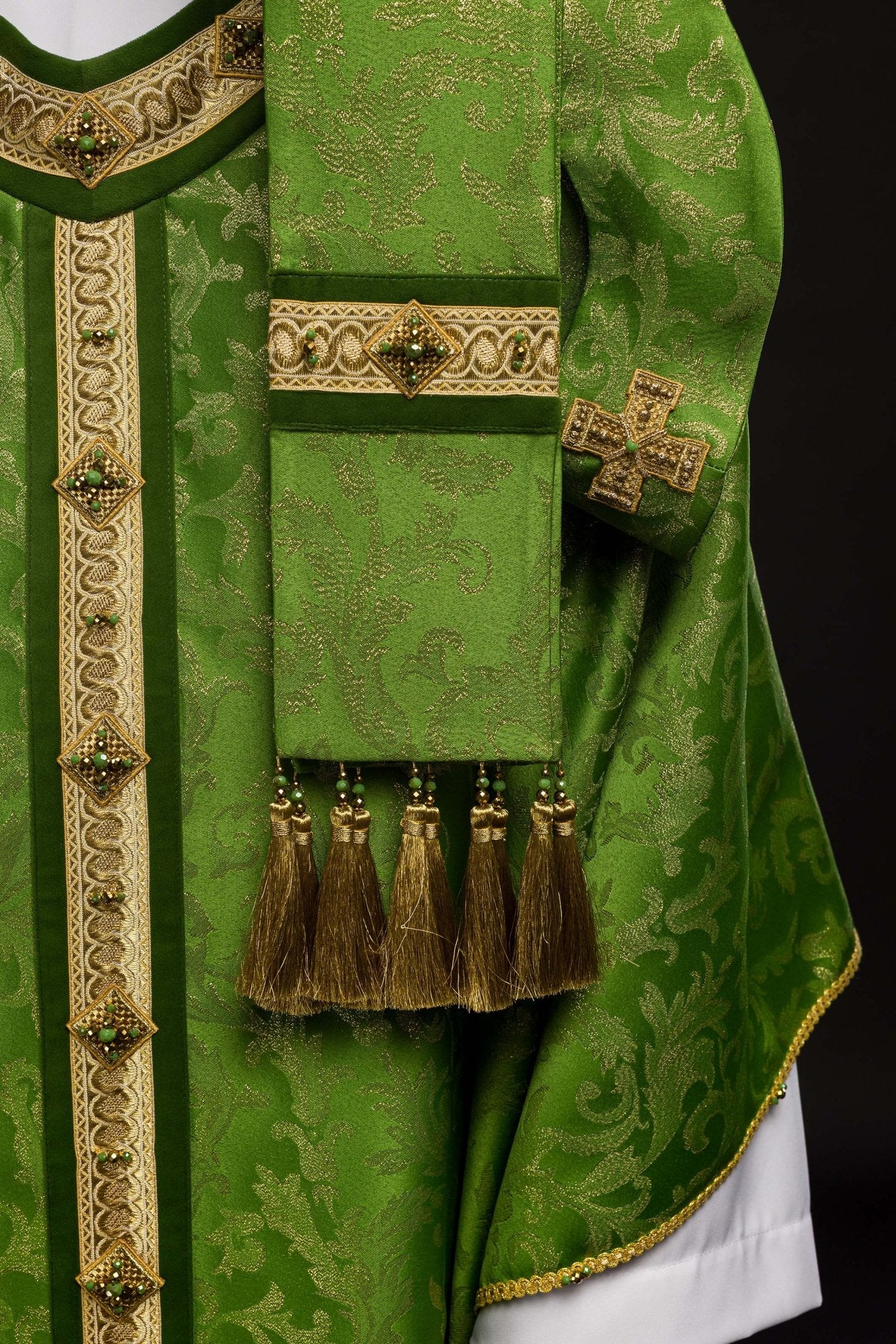 Handmade chasuble with natural stones Handmade 7003 HM/7003/01/90 - HAFTINAUSA.COM