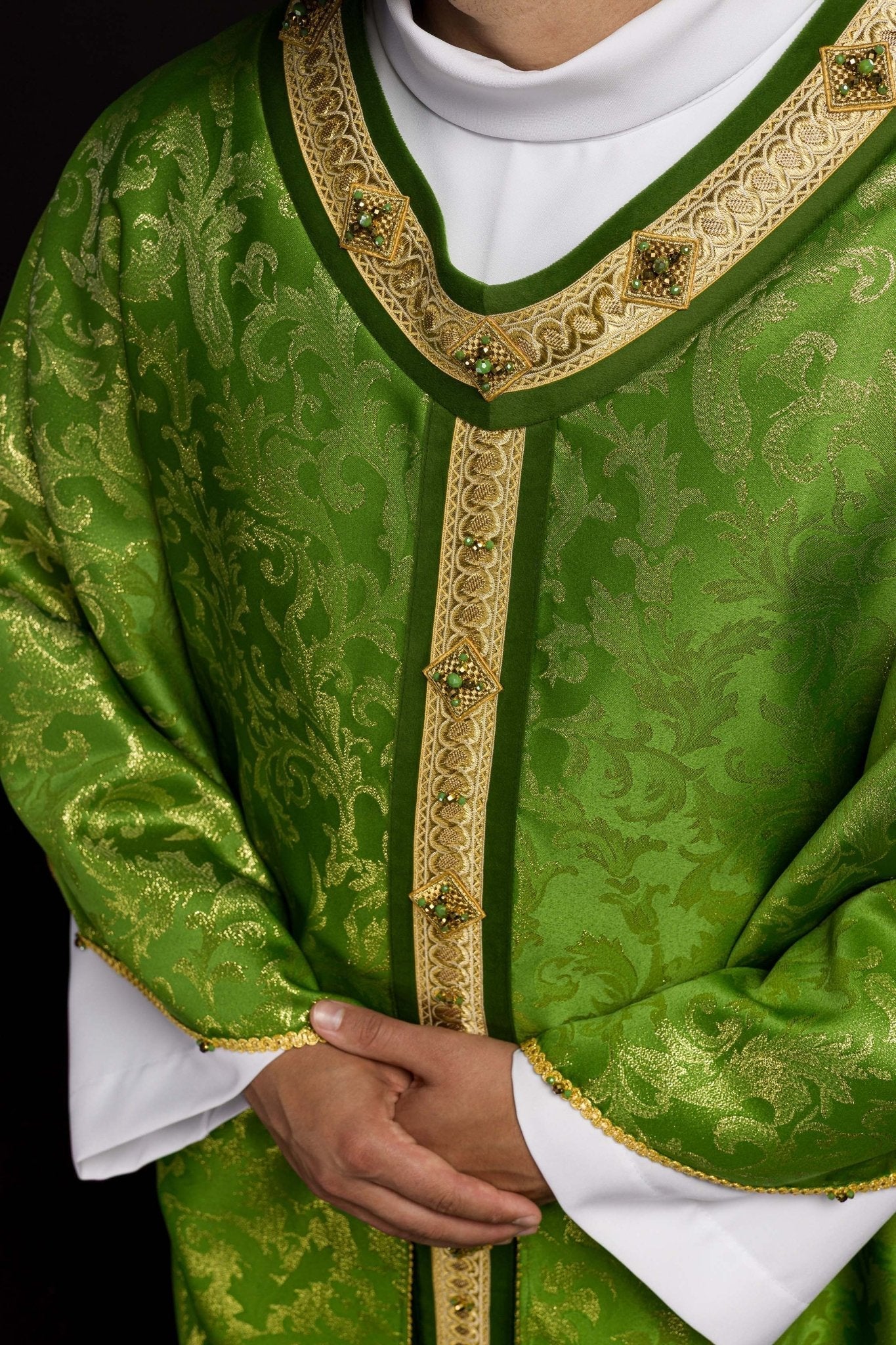 Handmade chasuble with natural stones Handmade 7003 HM/7003/01/90 - HAFTINAUSA.COM