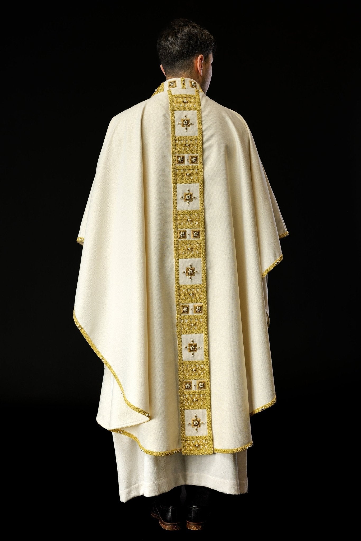 Handmade chasuble with natural stones Handmade 7008 HM/7008/05/96 - HAFTINAUSA.COM