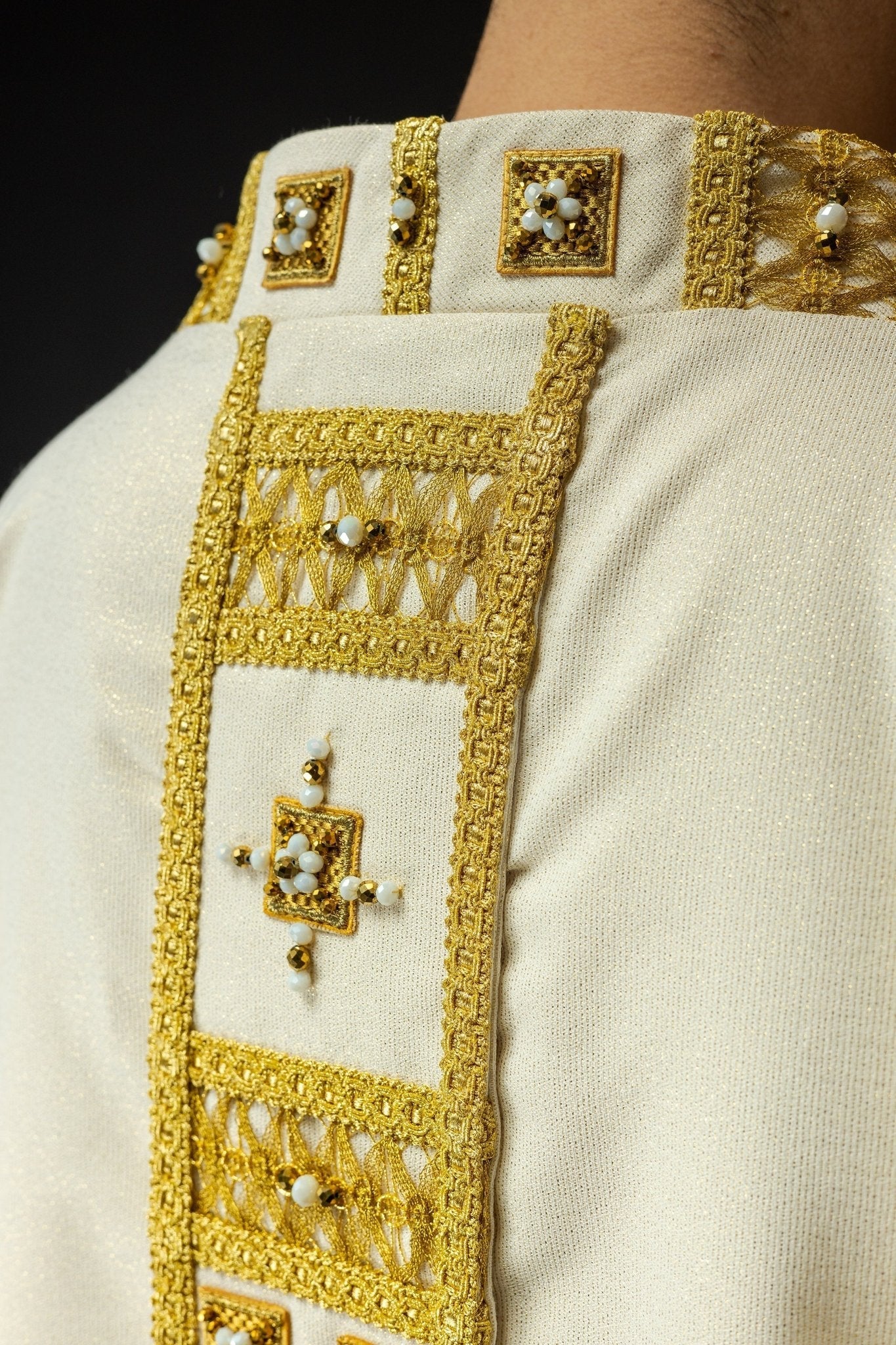 Handmade chasuble with natural stones Handmade 7008 HM/7008/05/96 - HAFTINAUSA.COM