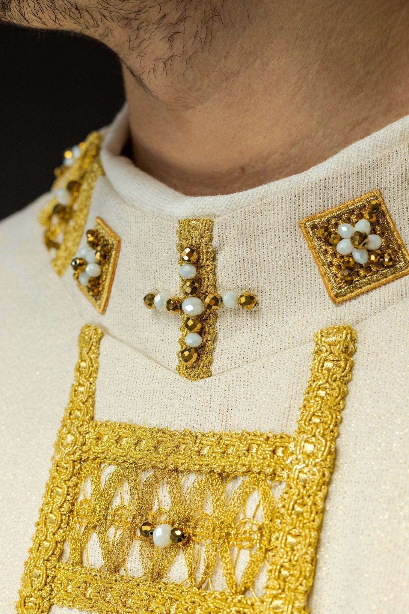 Handmade chasuble with natural stones Handmade 7008 HM/7008/05/96 - HAFTINAUSA.COM