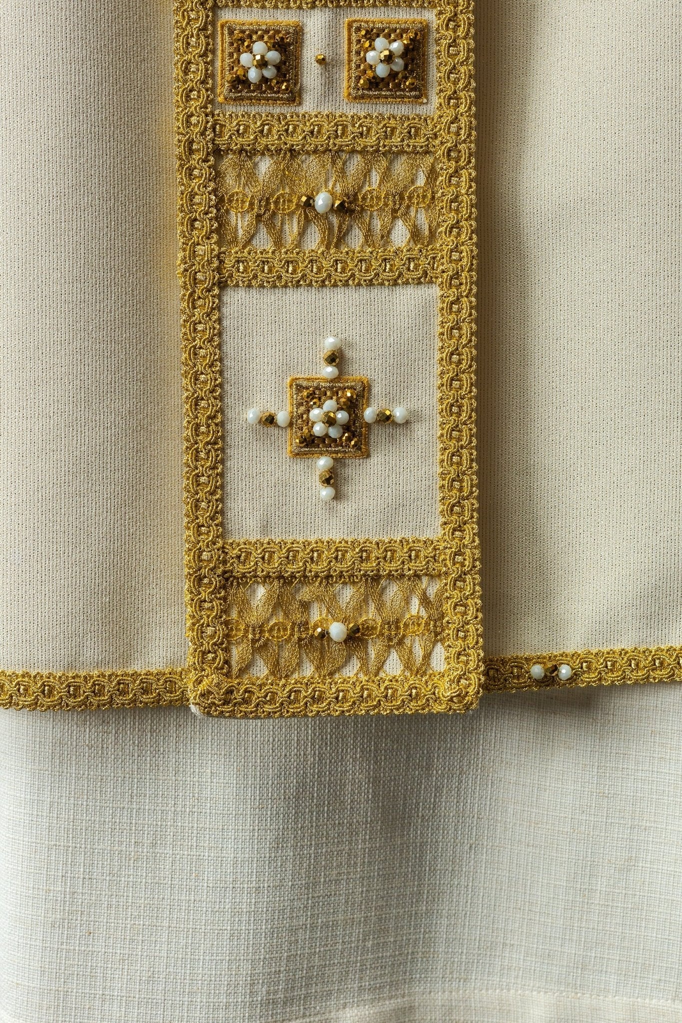 Handmade chasuble with natural stones Handmade 7008 HM/7008/05/96 - HAFTINAUSA.COM