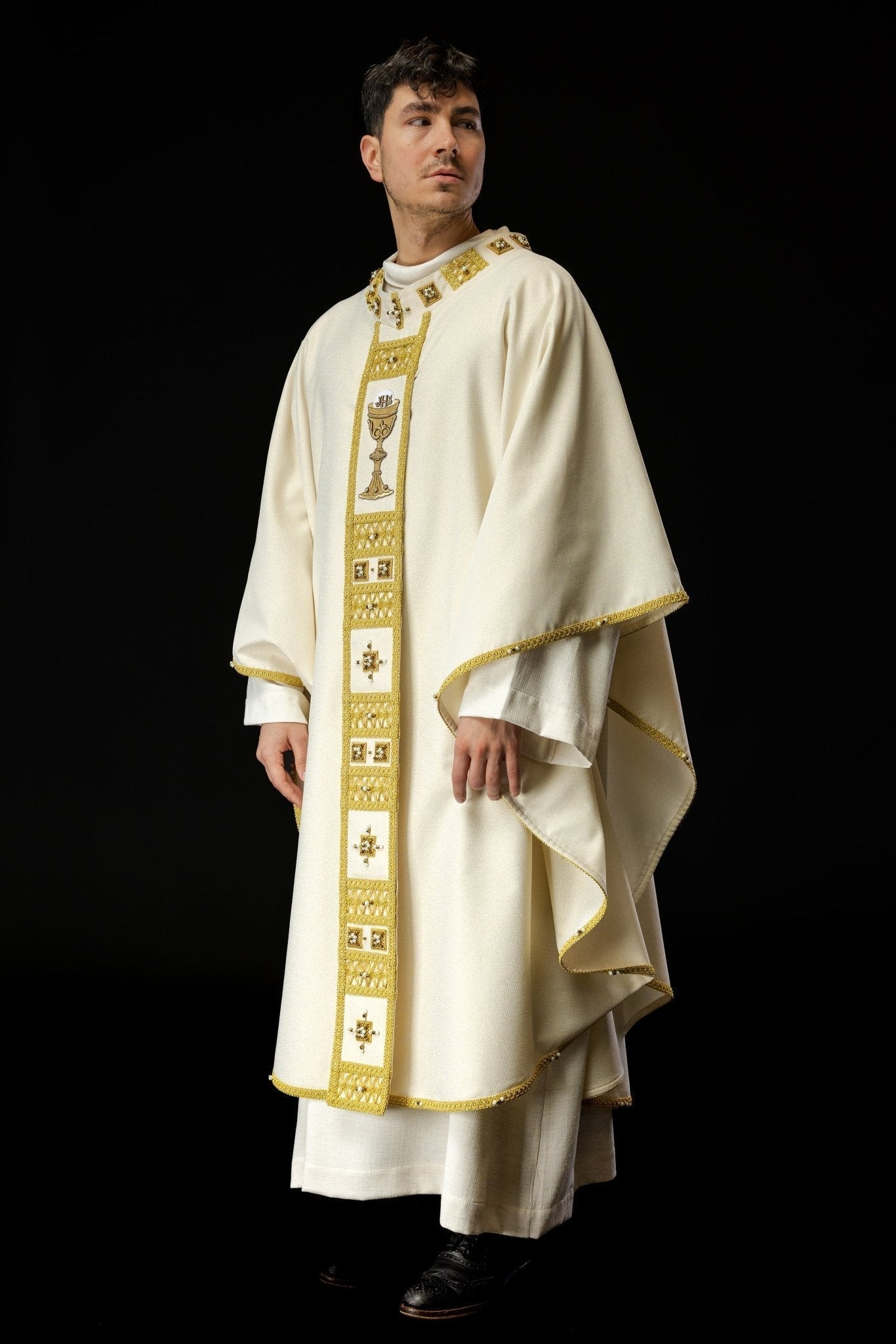Handmade chasuble with natural stones Handmade 7008 HM/7008/05/96 - HAFTINAUSA.COM