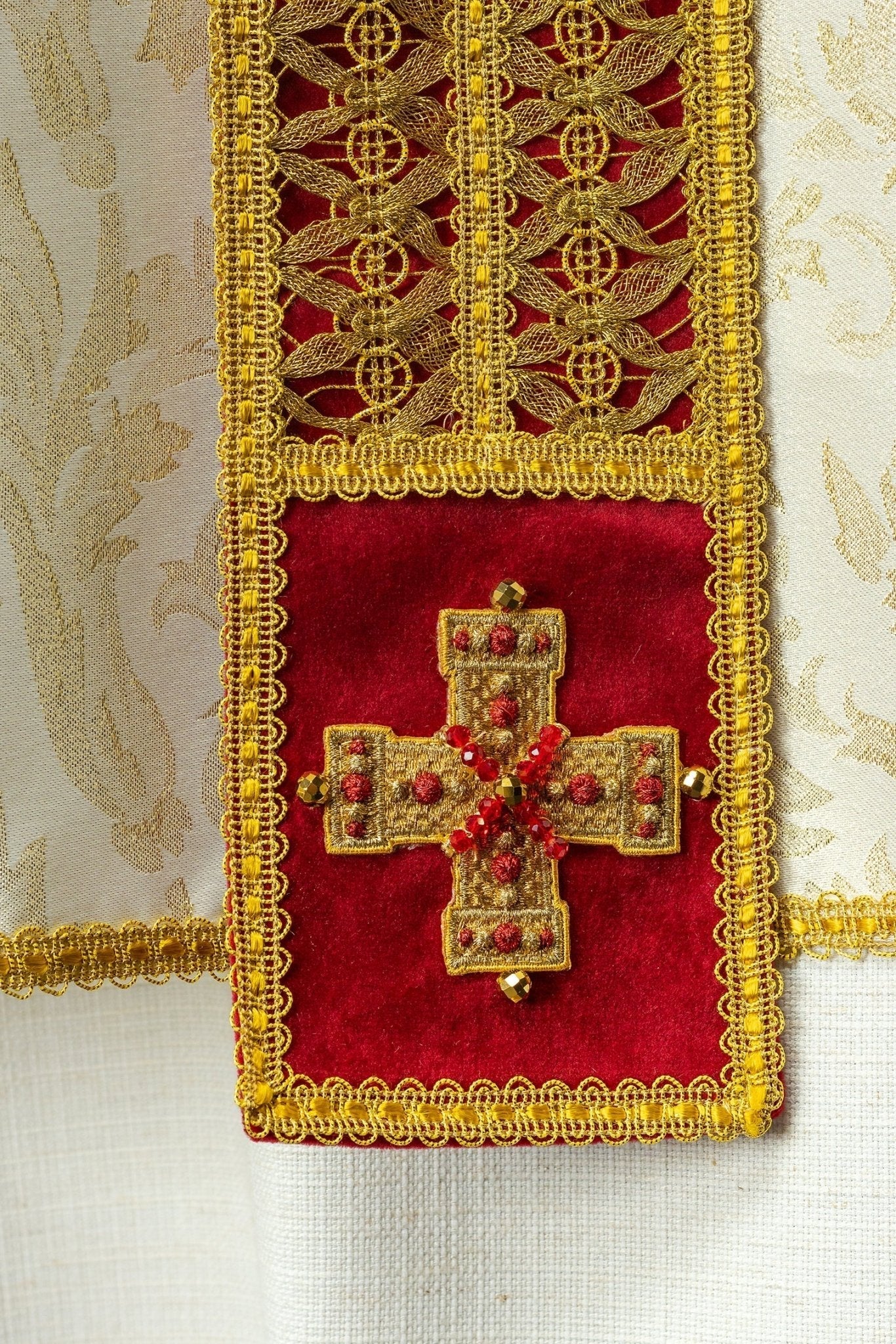 Handmade chasuble with natural stones Handmade 7009 HM/7009/05/90/PA02 - HAFTINAUSA.COM