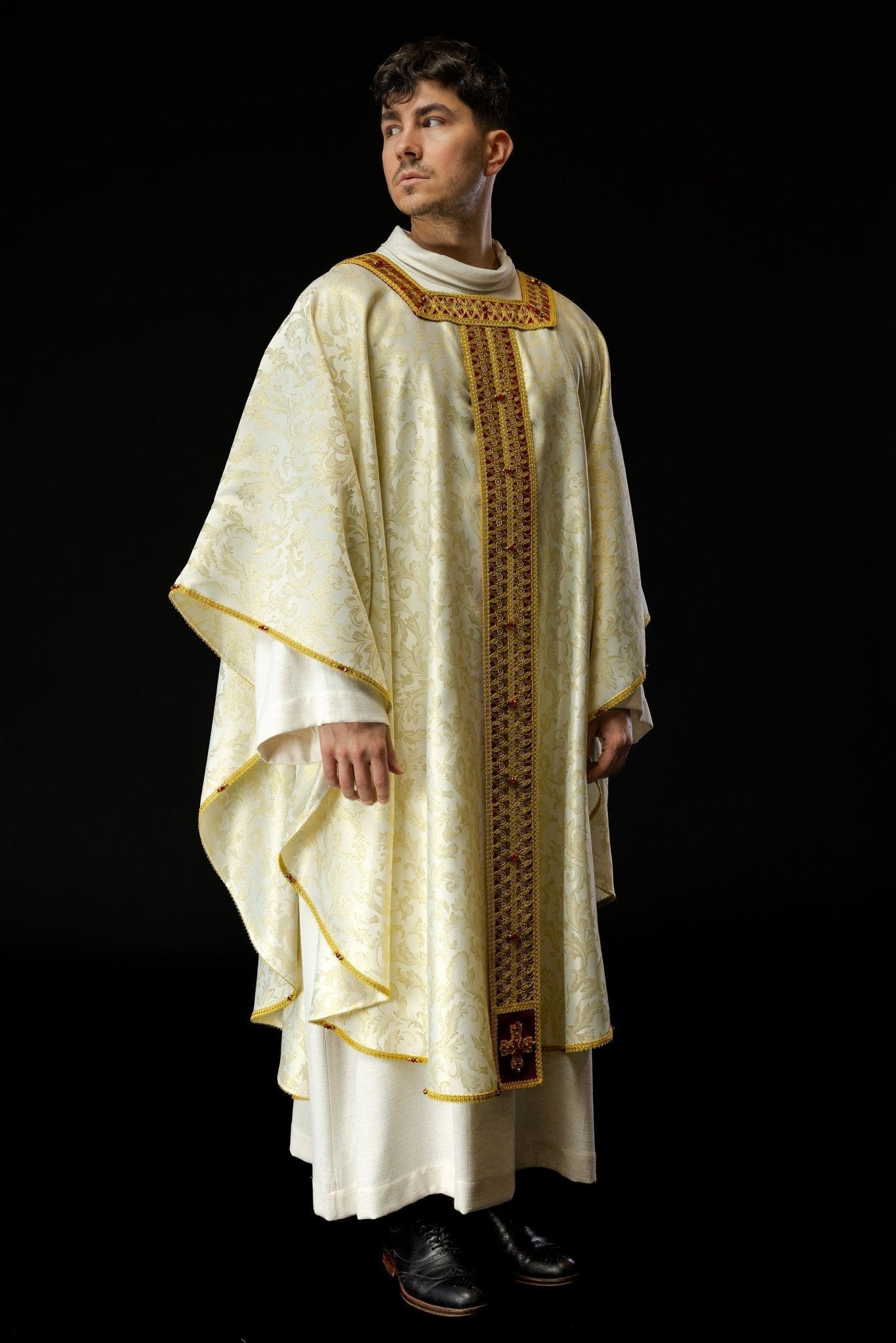 Handmade chasuble with natural stones Handmade 7009 HM/7009/05/90/PA02 - HAFTINAUSA.COM
