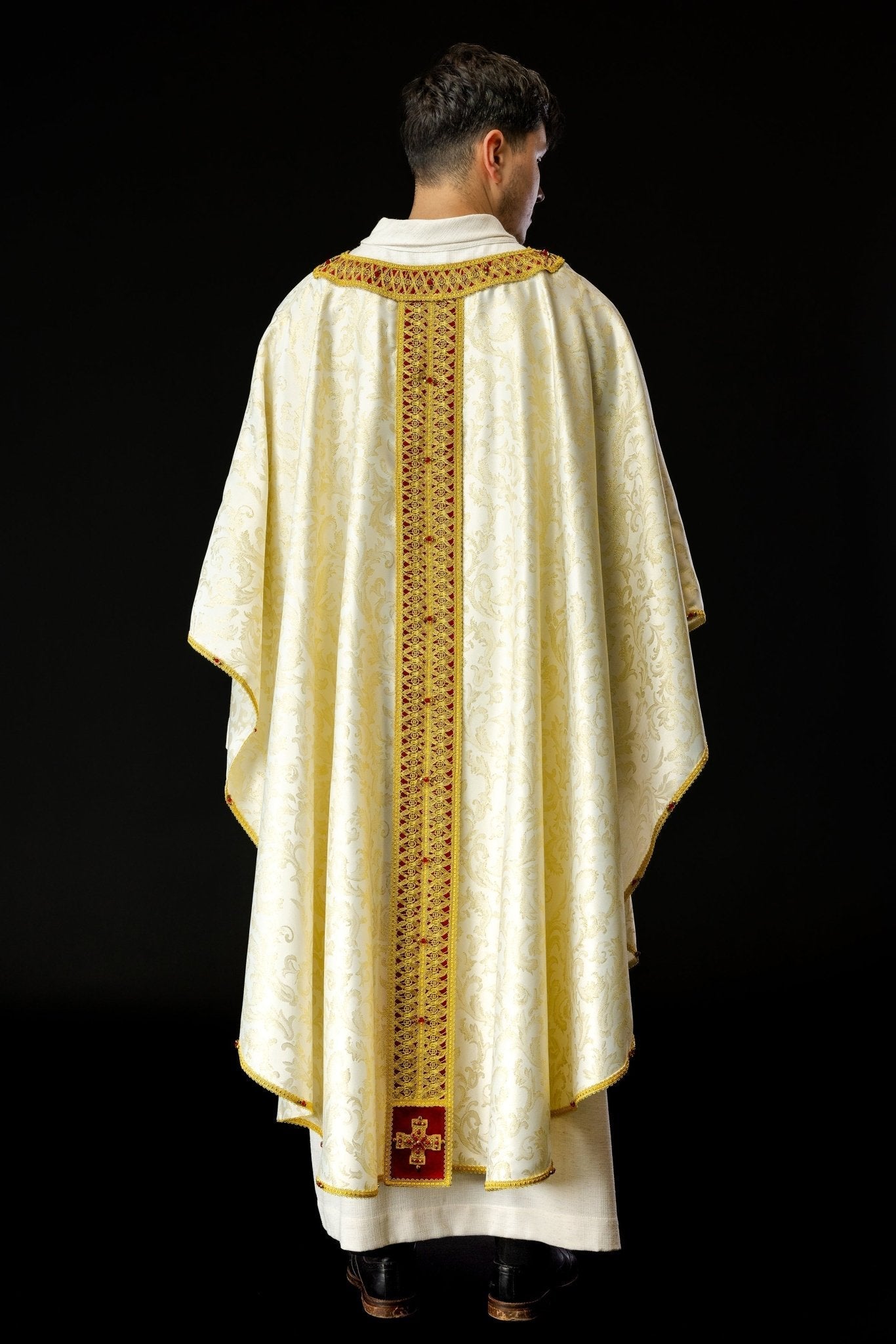 Handmade chasuble with natural stones Handmade 7009 HM/7009/05/90/PA02 - HAFTINAUSA.COM
