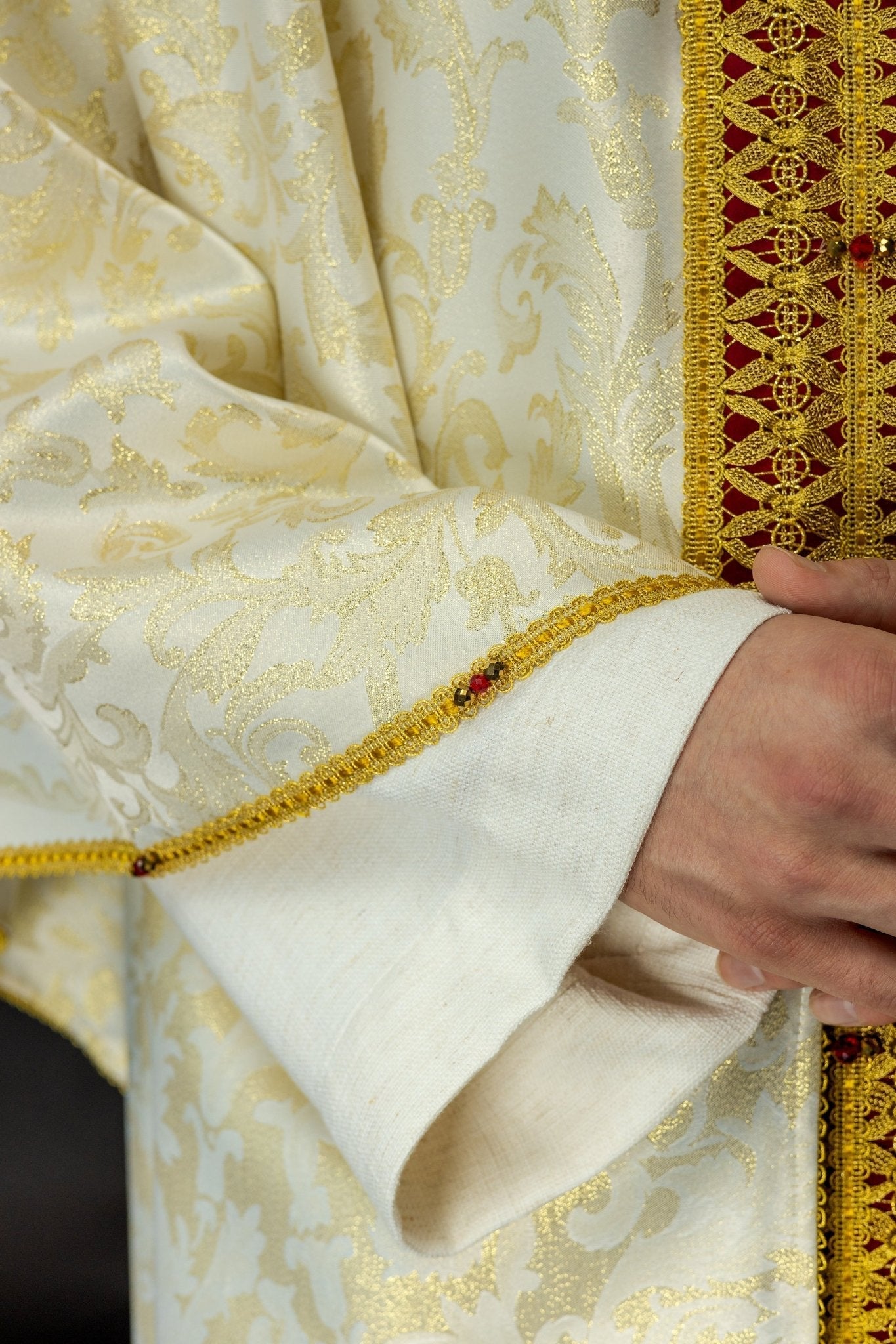 Handmade chasuble with natural stones Handmade 7009 HM/7009/05/90/PA02 - HAFTINAUSA.COM