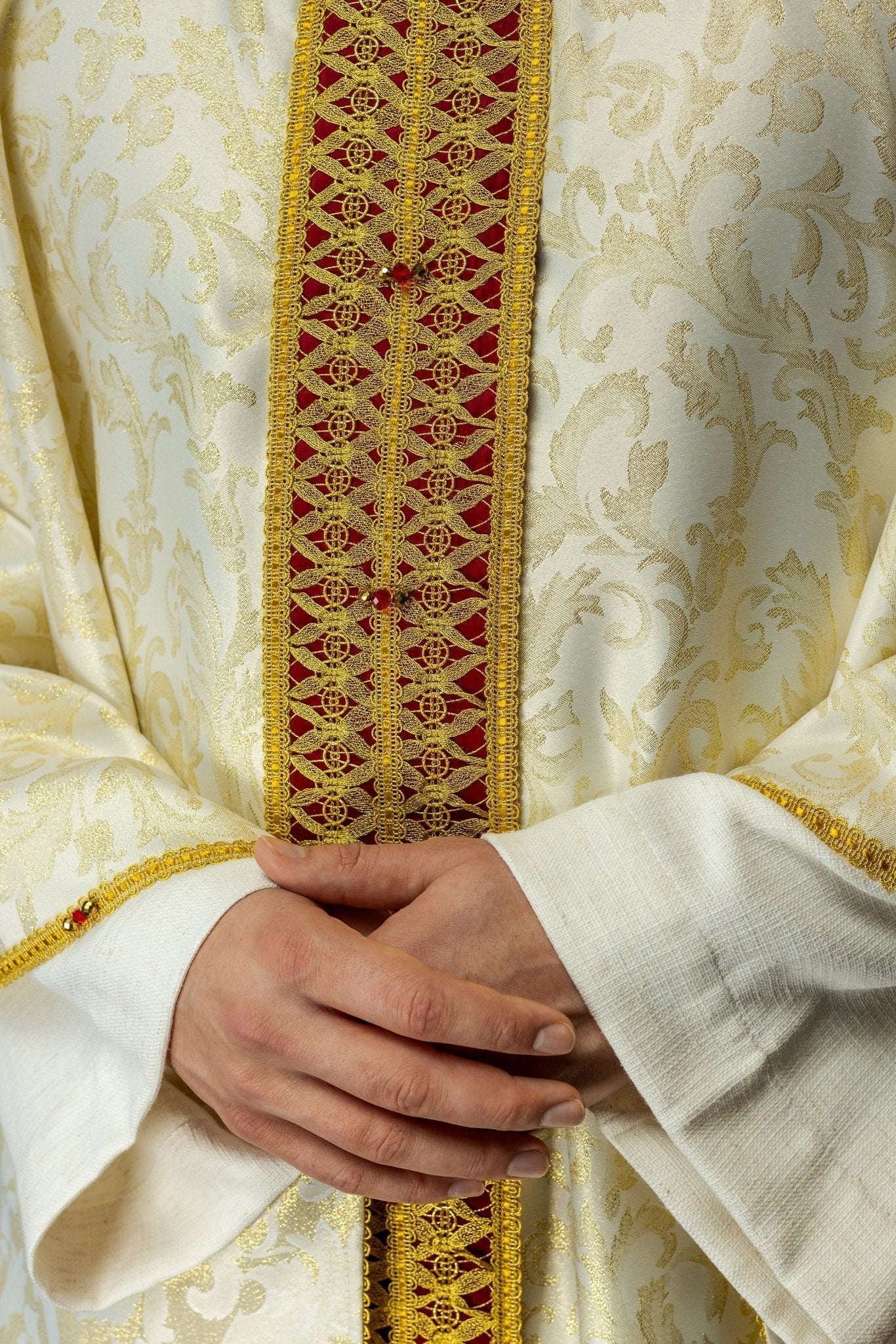 Handmade chasuble with natural stones Handmade 7009 HM/7009/05/90/PA02 - HAFTINAUSA.COM