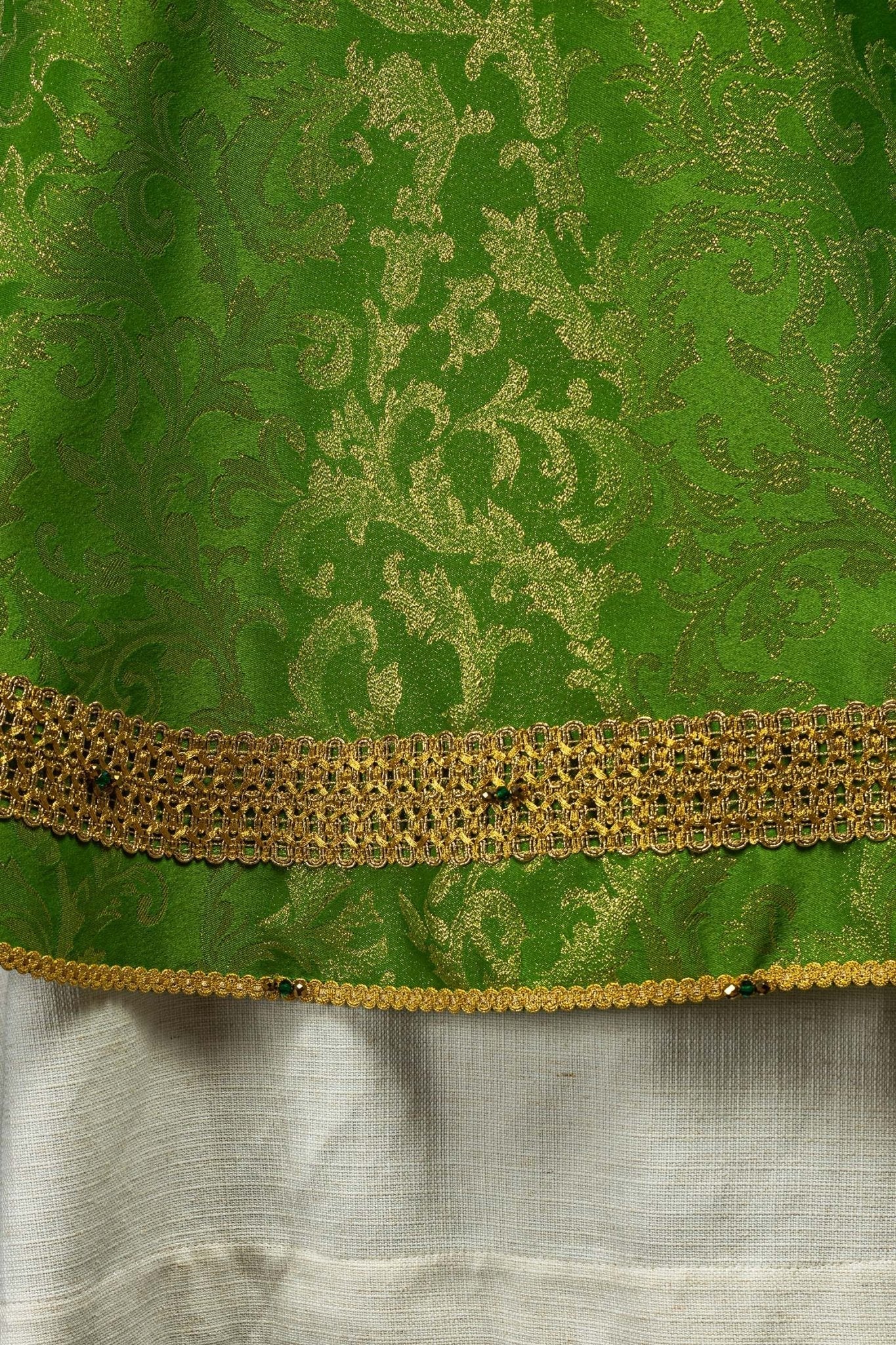 Handmade chasuble with natural stones Handmade 7010 Green HM/7010/01/90 - HAFTINAUSA.COM