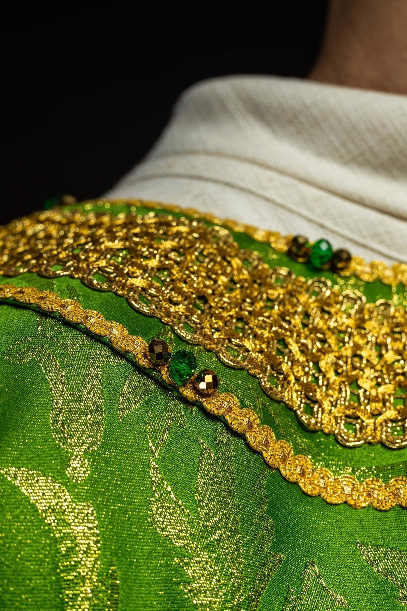 Handmade chasuble with natural stones Handmade 7010 Green HM/7010/01/90 - HAFTINAUSA.COM