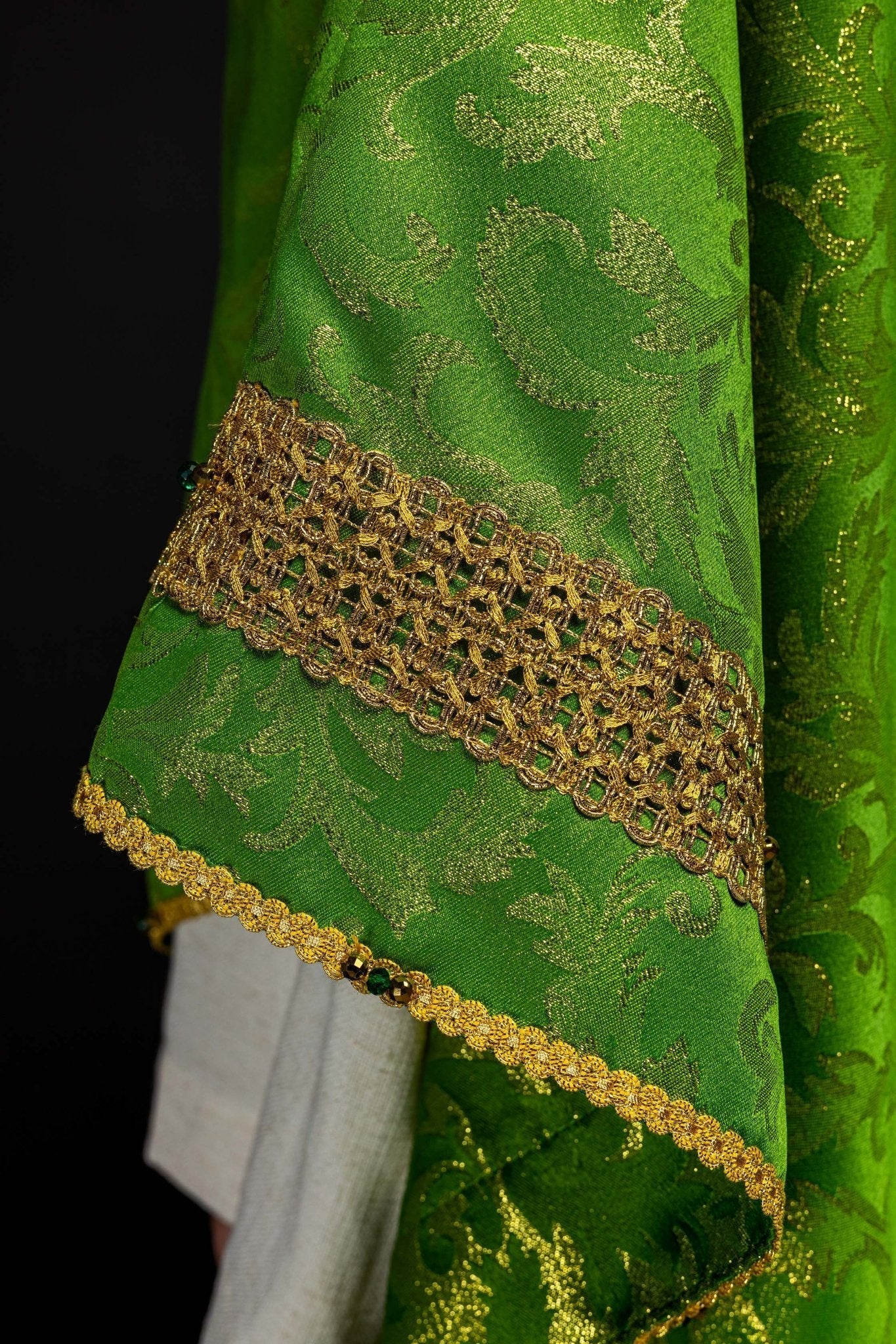 Handmade chasuble with natural stones Handmade 7010 Green HM/7010/01/90 - HAFTINAUSA.COM