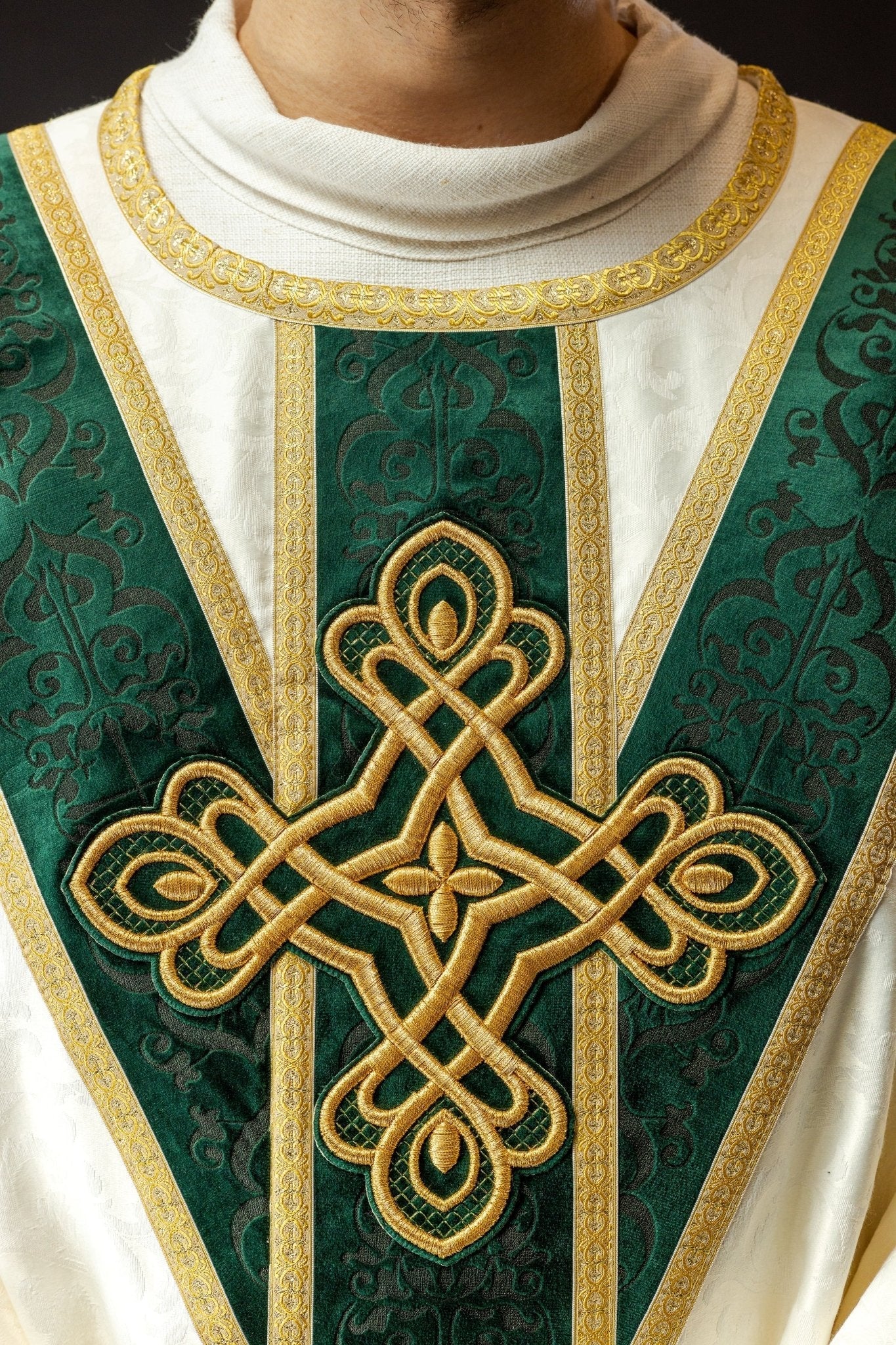 Handmade chasuble with velvet belt Handmade 7007 LE/7043/05/PA01 - HAFTINAUSA.COM
