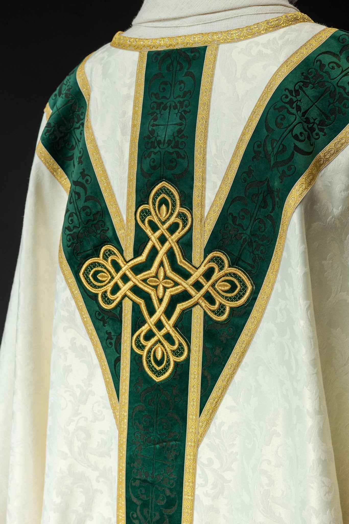 Handmade chasuble with velvet belt Handmade 7007 LE/7043/05/PA01 - HAFTINAUSA.COM