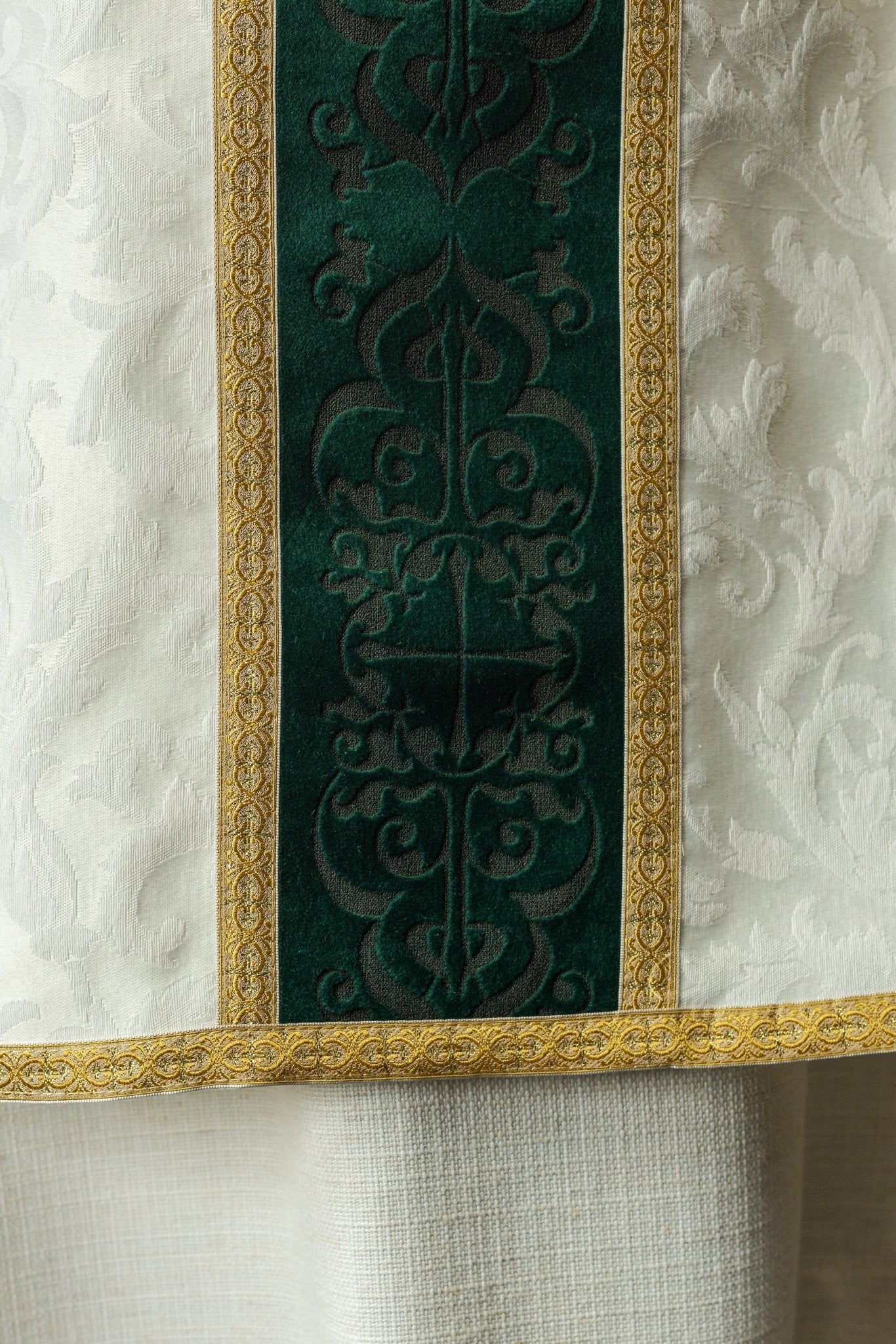 Handmade chasuble with velvet belt Handmade 7007 LE/7043/05/PA01 - HAFTINAUSA.COM