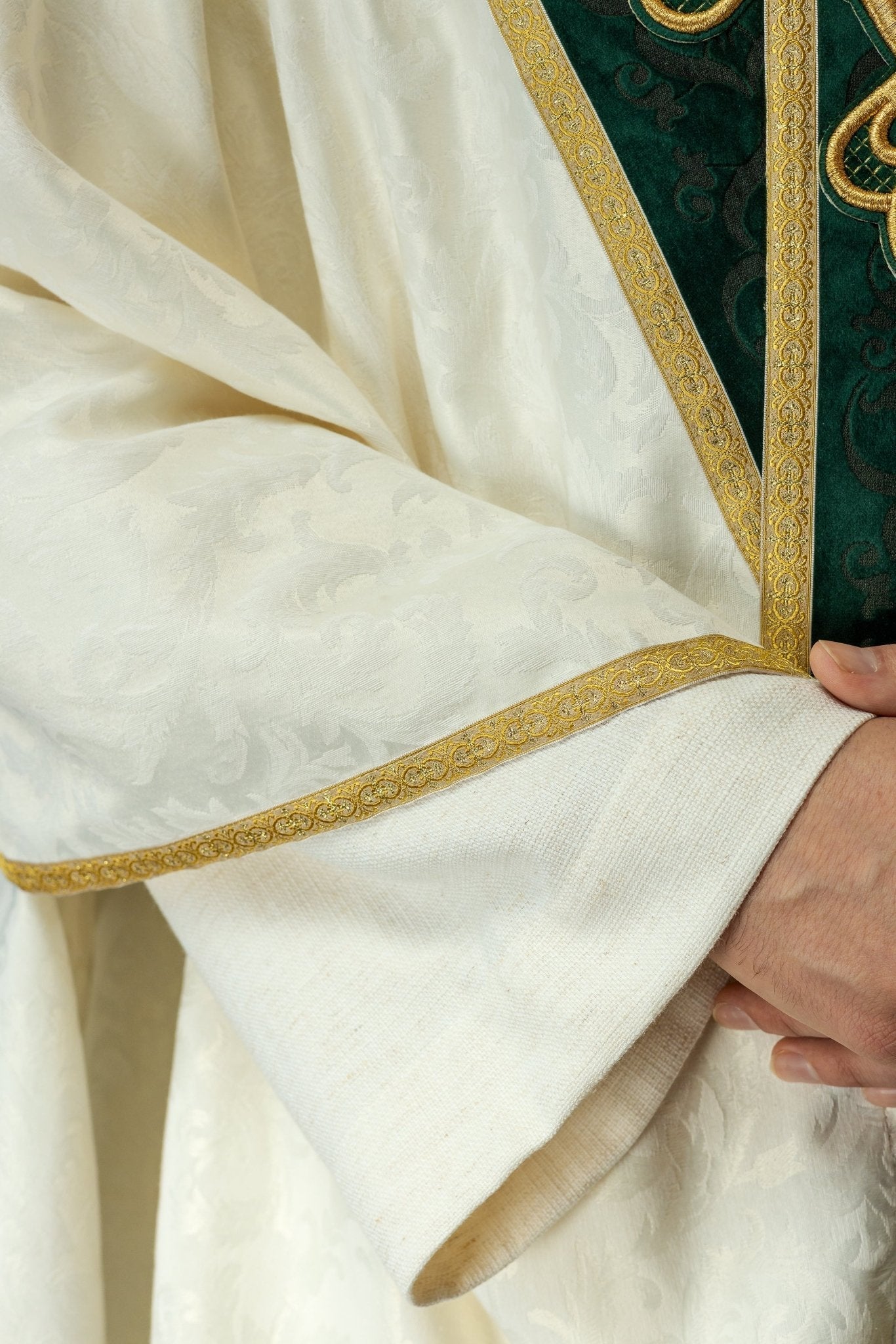 Handmade chasuble with velvet belt Handmade 7007 LE/7043/05/PA01 - HAFTINAUSA.COM