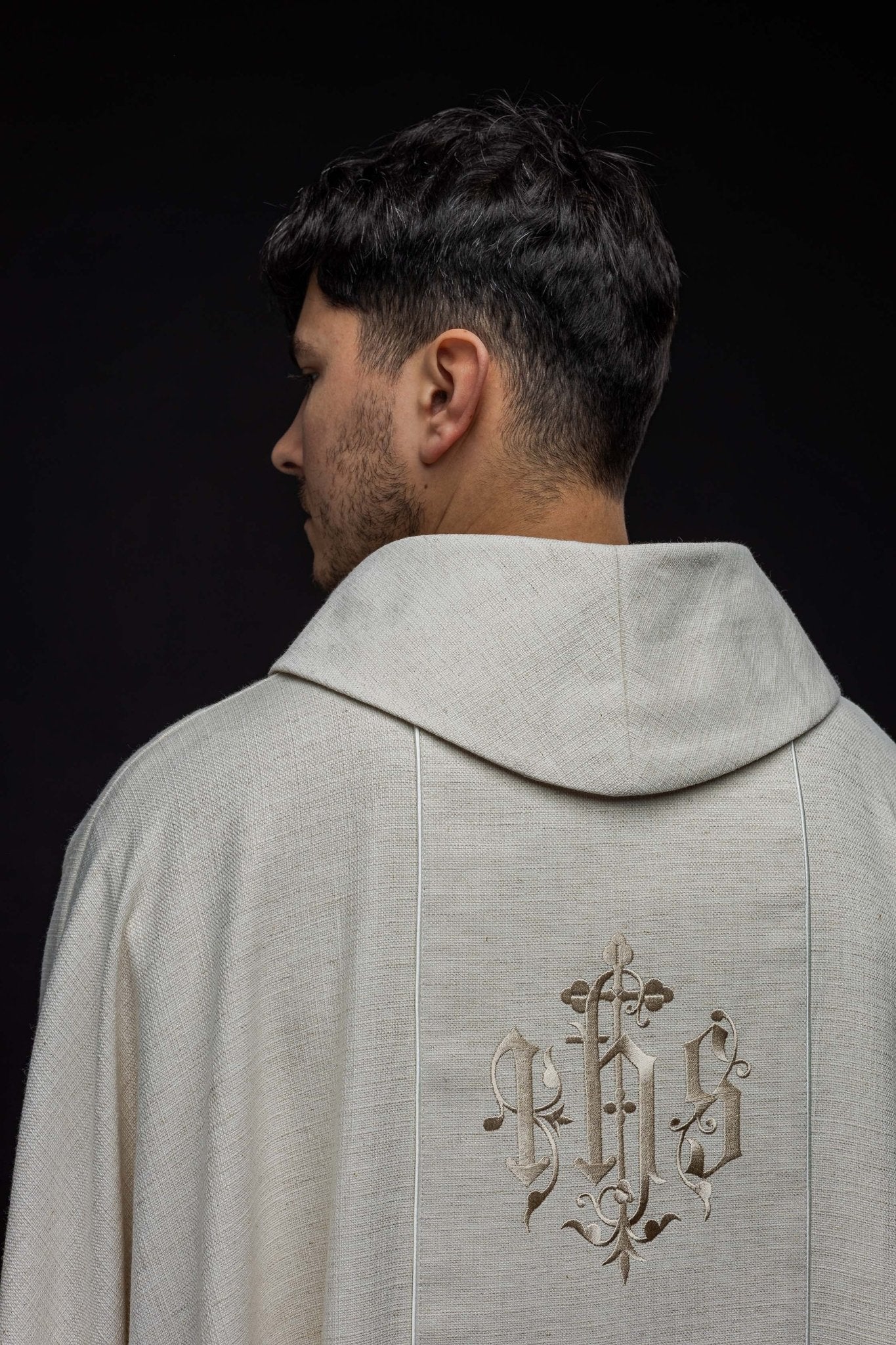 Ivory chasuble made of recycled texture KOR/215/05/49 ECRU - HAFTINAUSA.COM