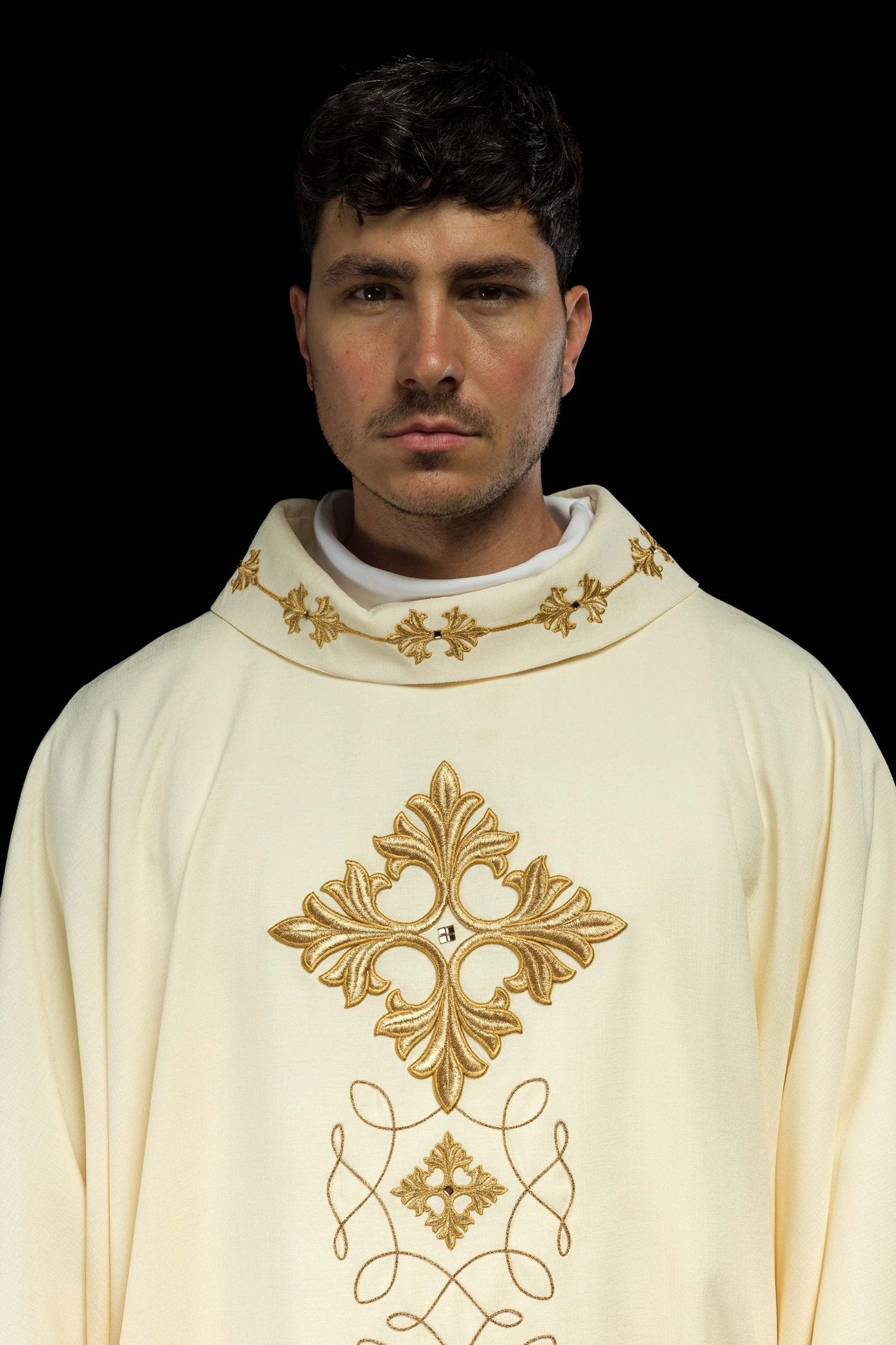 Ivory chasuble with embroidery inspired by rosary LE/7018/05 - CHASUBLES.COM