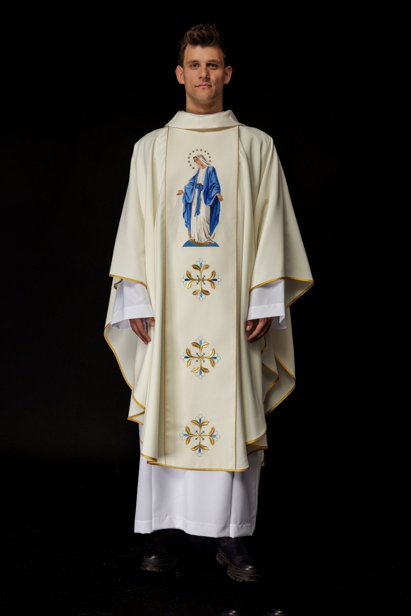 Ivory chasuble with the image of Our Lady Immaculate KOW2/001/05/01 - HAFTINAUSA.COM