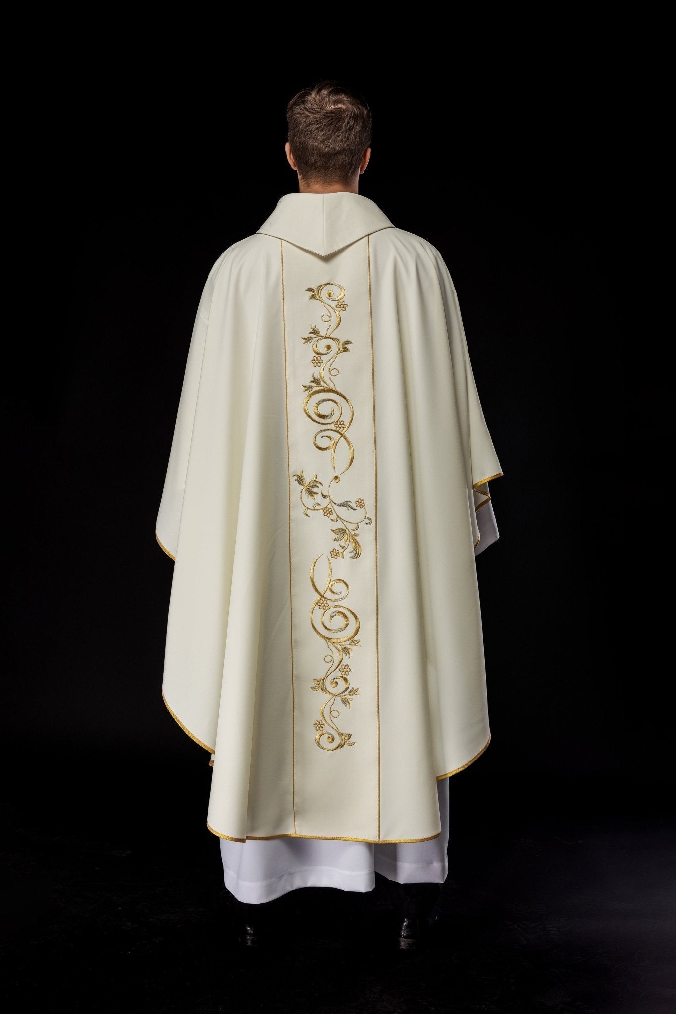 Ivory chasuble with the image of Our Lady of Guadalupe KOW2/015/05/01 - HAFTINAUSA.COM