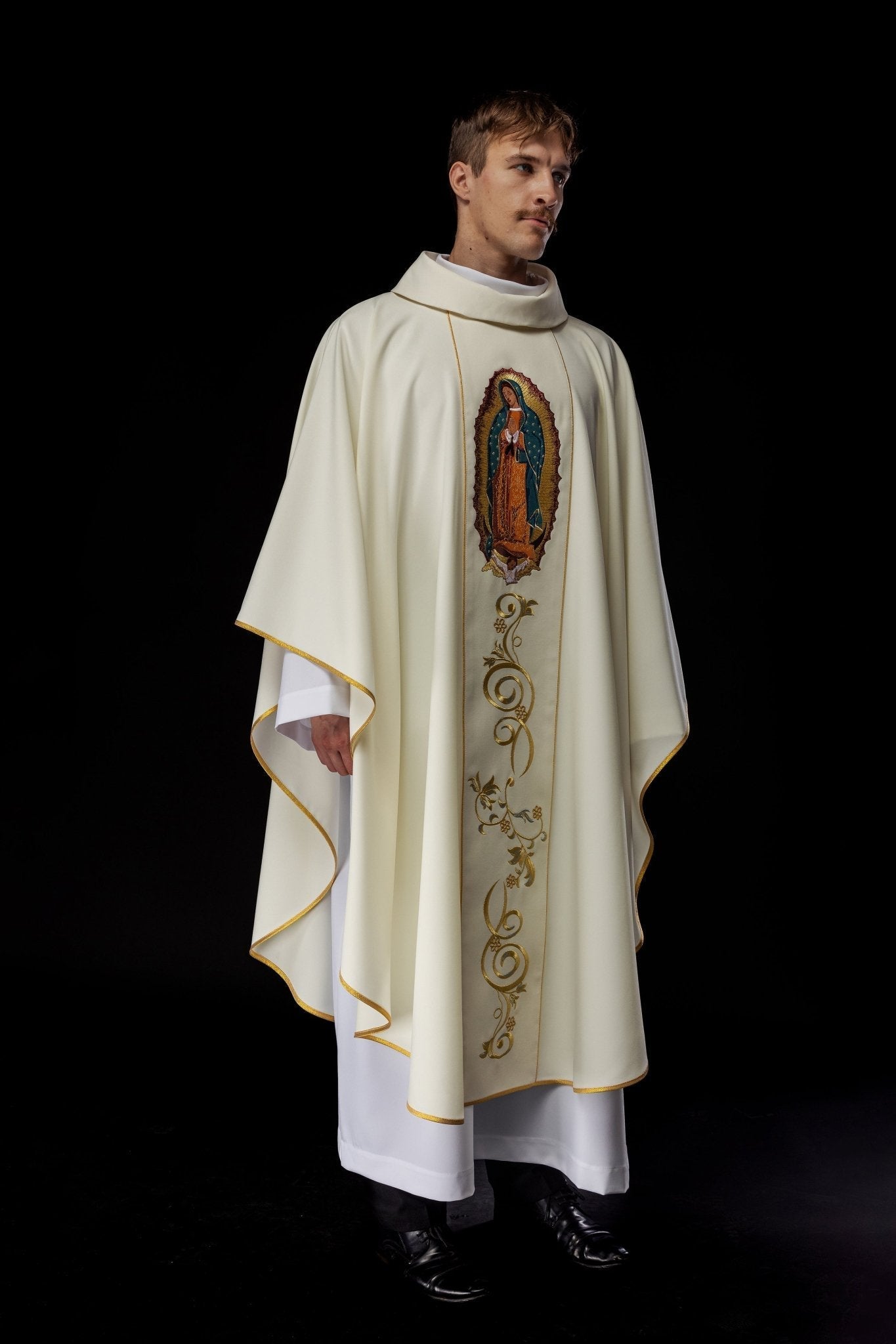 Ivory chasuble with the image of Our Lady of Guadalupe KOW2/015/05/01 - HAFTINAUSA.COM