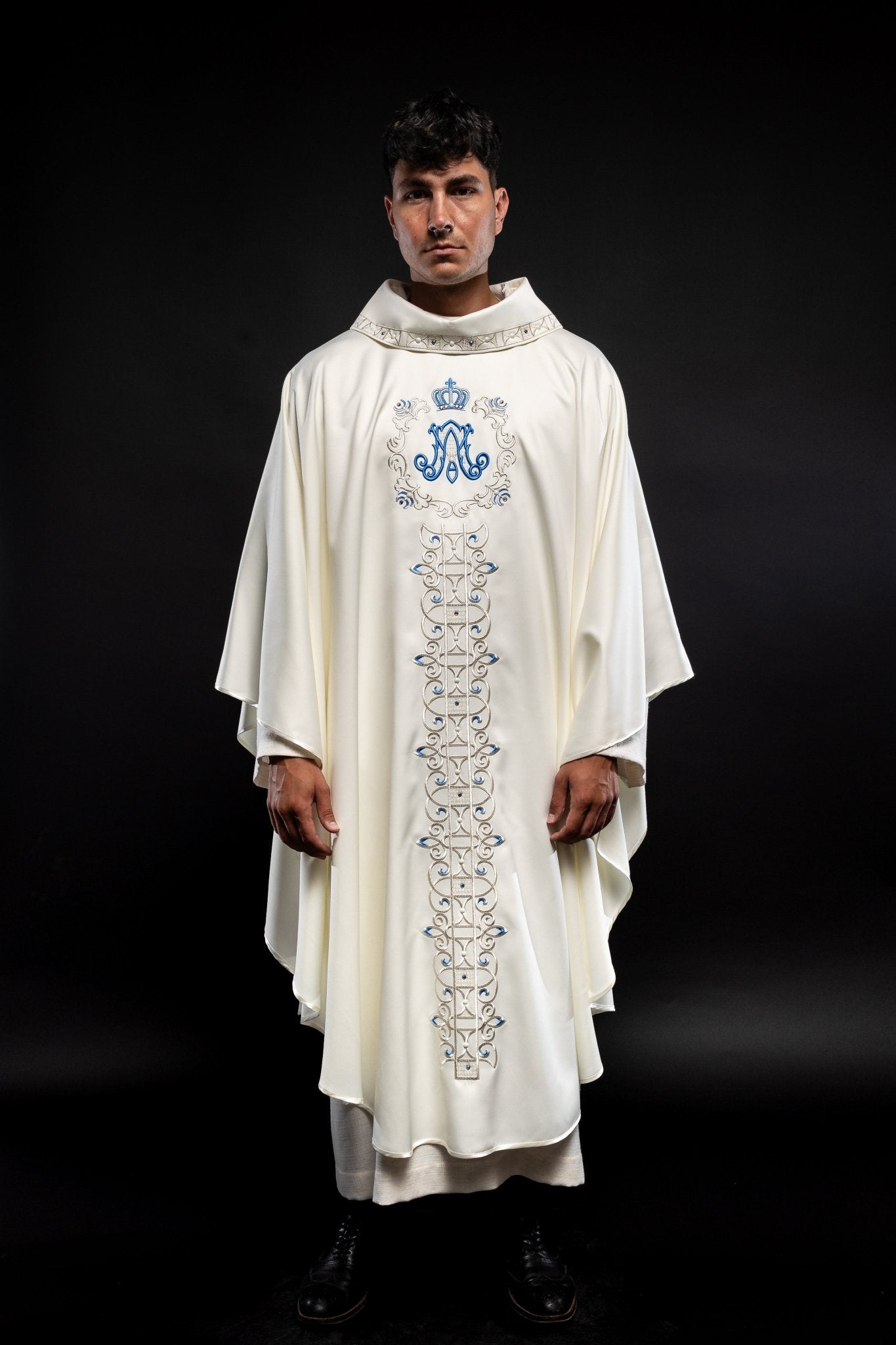 Ivory colored Marian chasuble finished with blue stones LE/7001/05 - HAFTINAUSA.COM