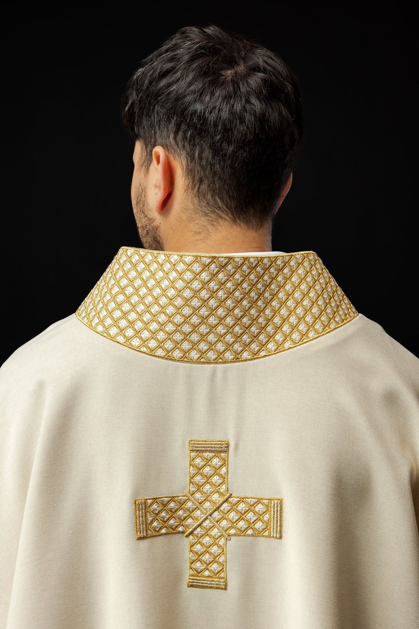 Ivory dalmatic with decorated gold collar and cross embroidery S - 1070 - 05 - 70 - D DALMATYK - HAFTINAUSA.COM