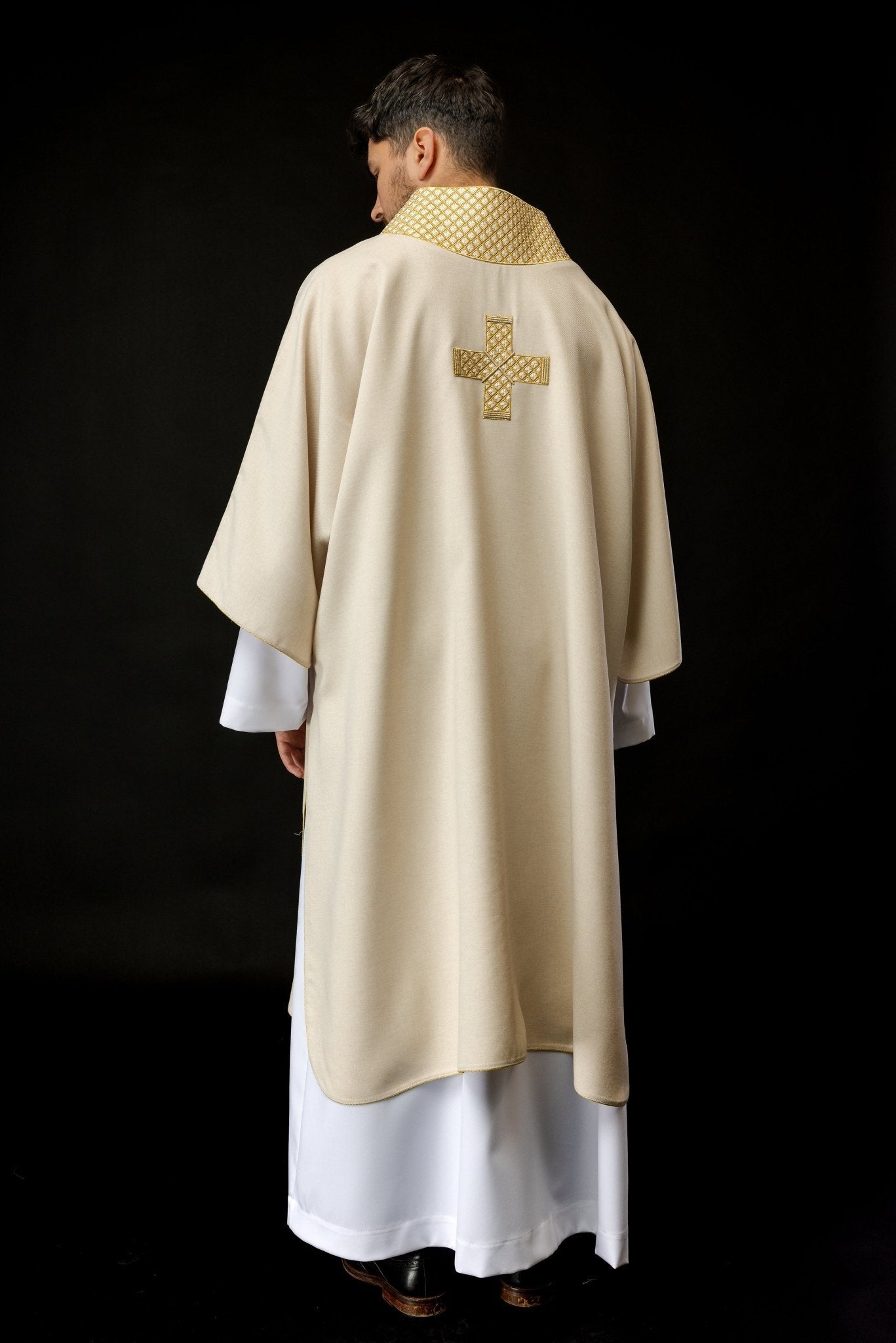 Ivory dalmatic with decorated gold collar and cross embroidery S - 1070 - 05 - 70 - D DALMATYK - HAFTINAUSA.COM