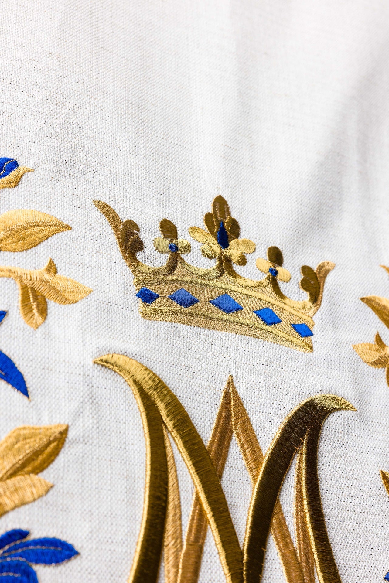 Lectern cloth with Marian embroidery in ecru LE/8045/05 55*250 - CHASUBLES.COM