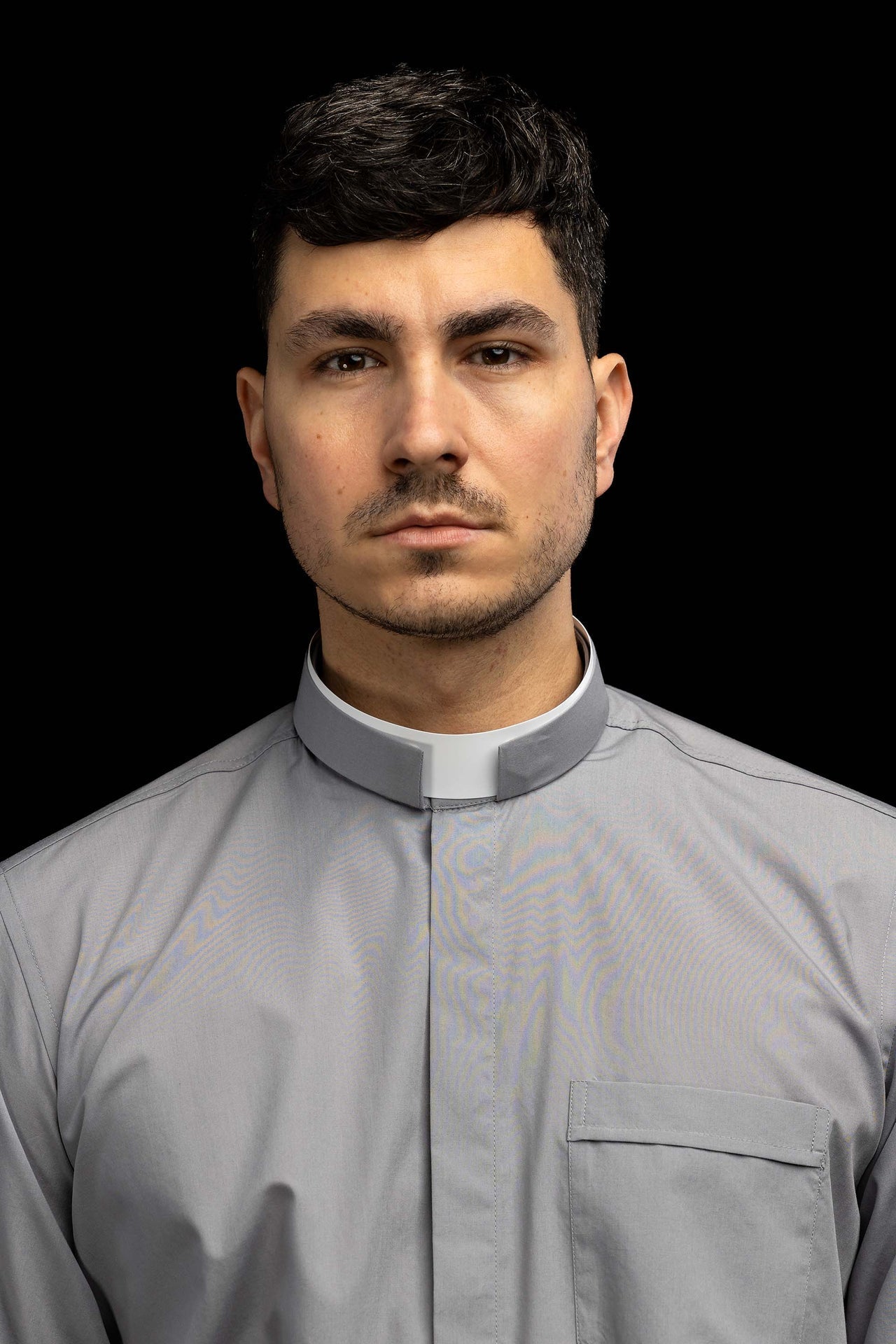 Light grey long-sleeved Roman clerical shirt with clerical collar KSZ/003/220/DR/38 - CHASUBLES.COM