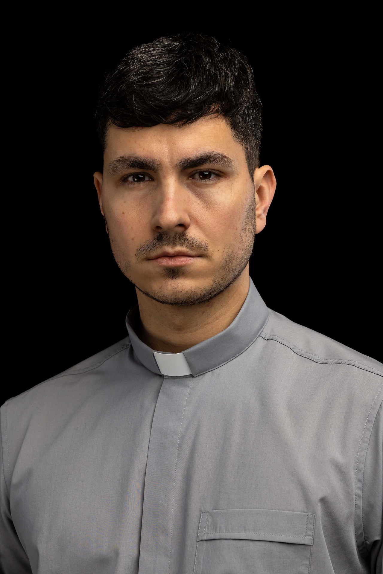 Light grey short-sleeved clerical shirt with clerical collar KSZ/002/220/KR/38 - CHASUBLES.COM