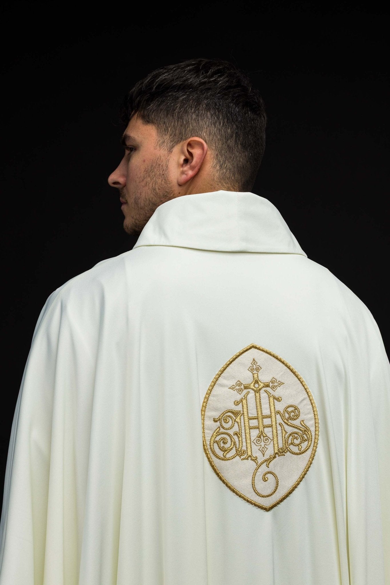 Lightweight ivory chasuble with IHS made from SACROLITE KOR/388/05/78 - CHASUBLES.COM