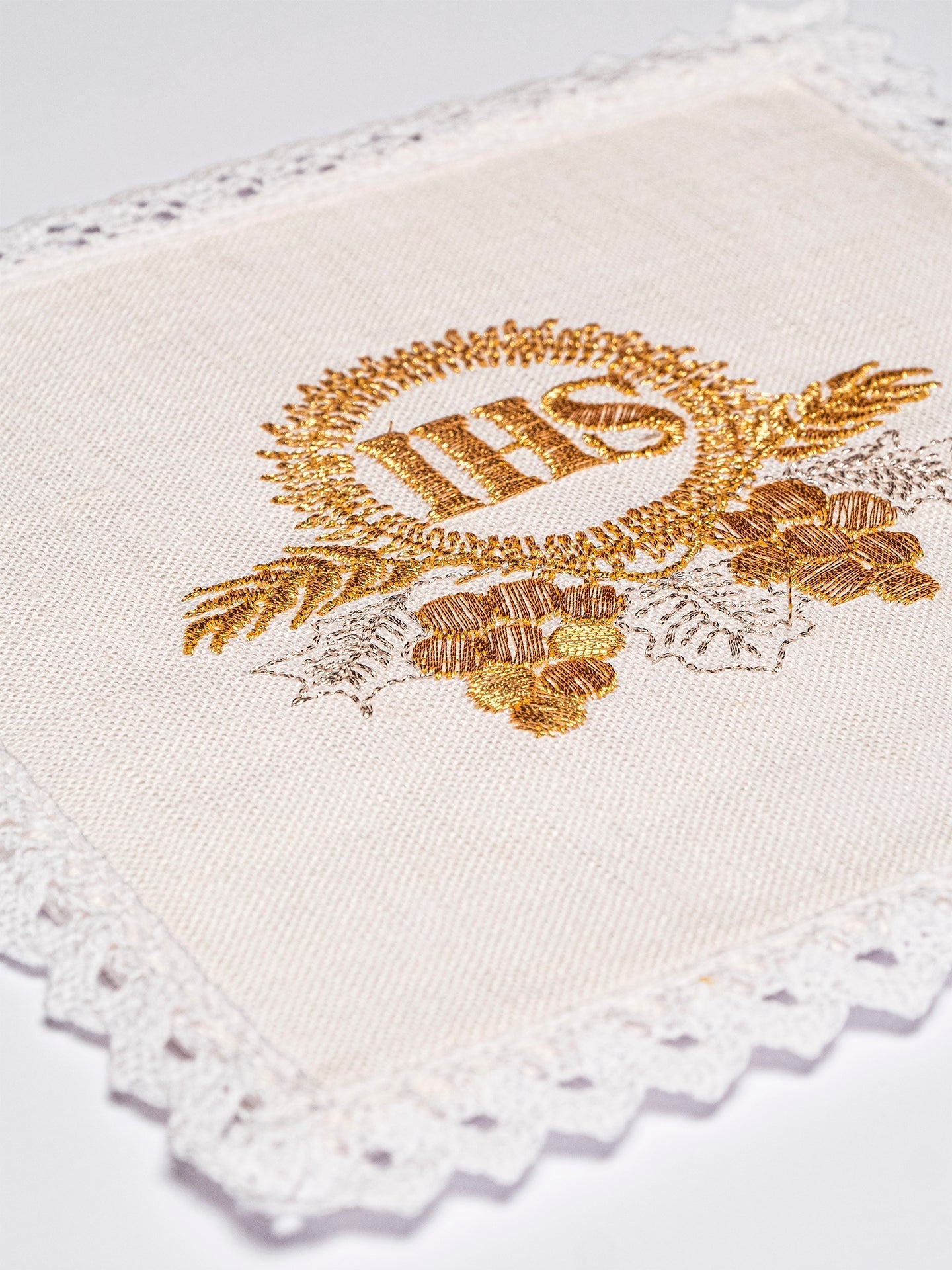 Linen chalice linen with gold IHS embroidery KKL/015 - HAFTINAUSA.COM