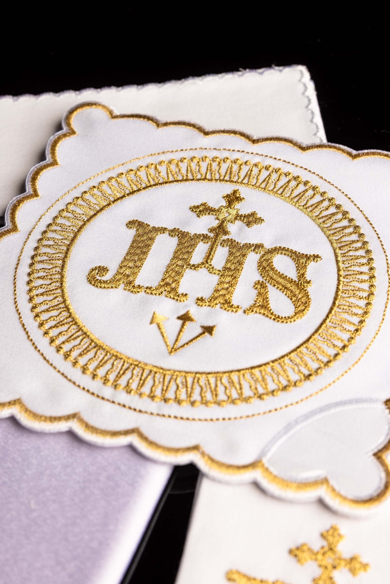 Linen Chalice Linens Embroidered with IHS KK/082 - CHASUBLES.COM