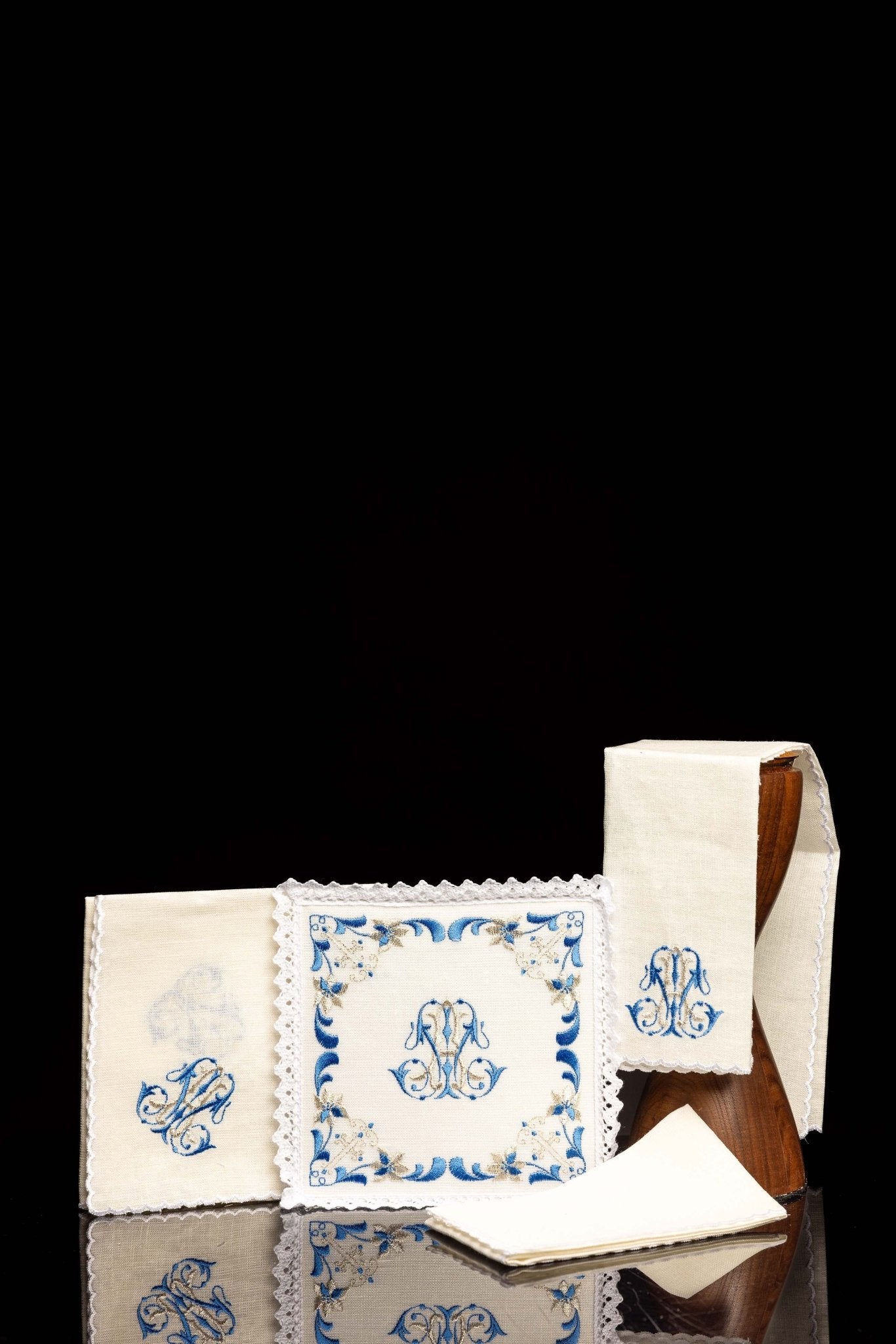 Linen Chalice Linens with Gold Mary Embroidery KKL/092 - CHASUBLES.COM