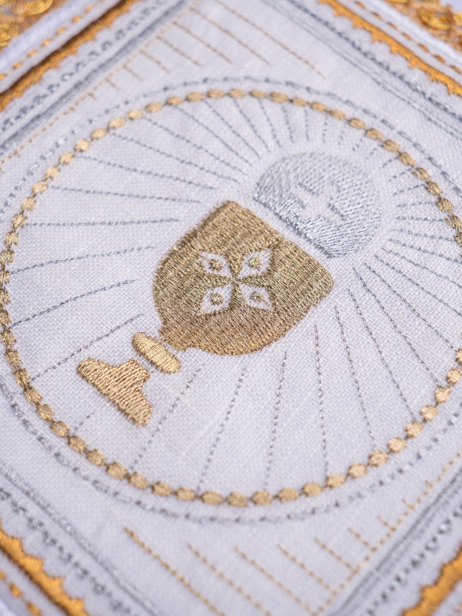 Linen chalice set with chalice and host motif S - 5027 - HAFTINAUSA.COM