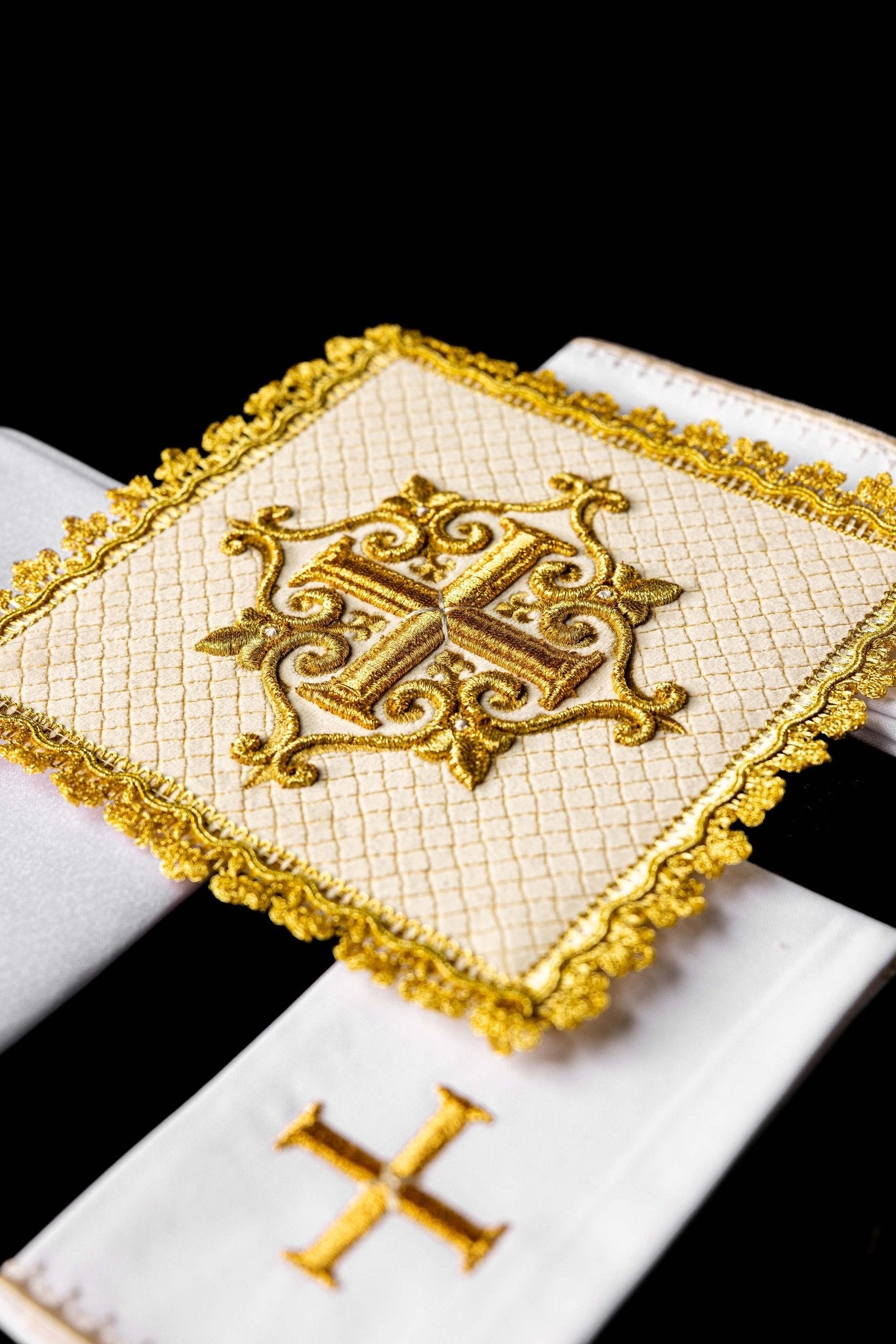 Linen chalice set with Cross velvet ecru LE/5029/C4 - CHASUBLES.COM